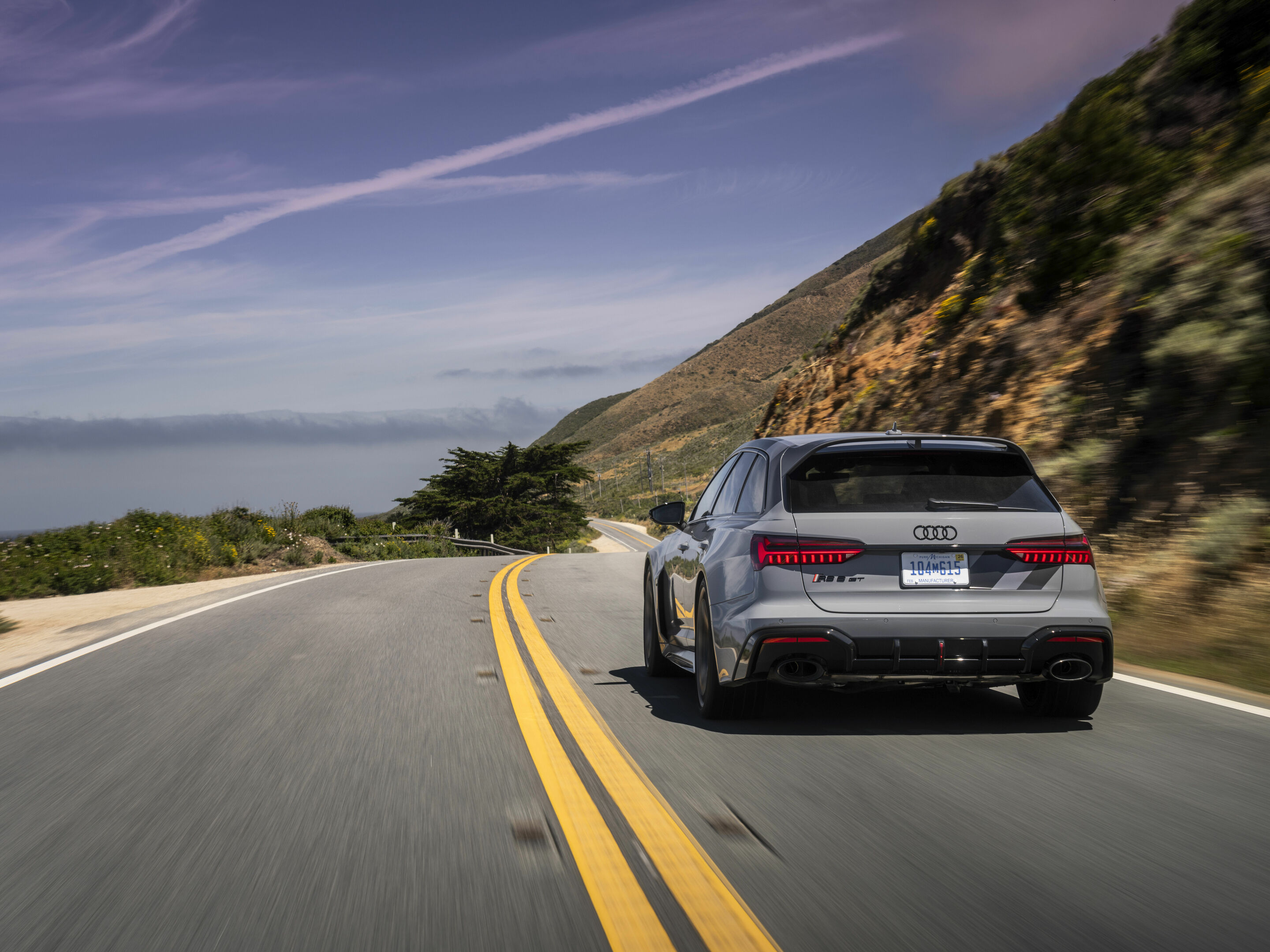 Audi RS 6 Avant GT in Kalifornien - Fahraufnahme,
Farbe: Nardograu