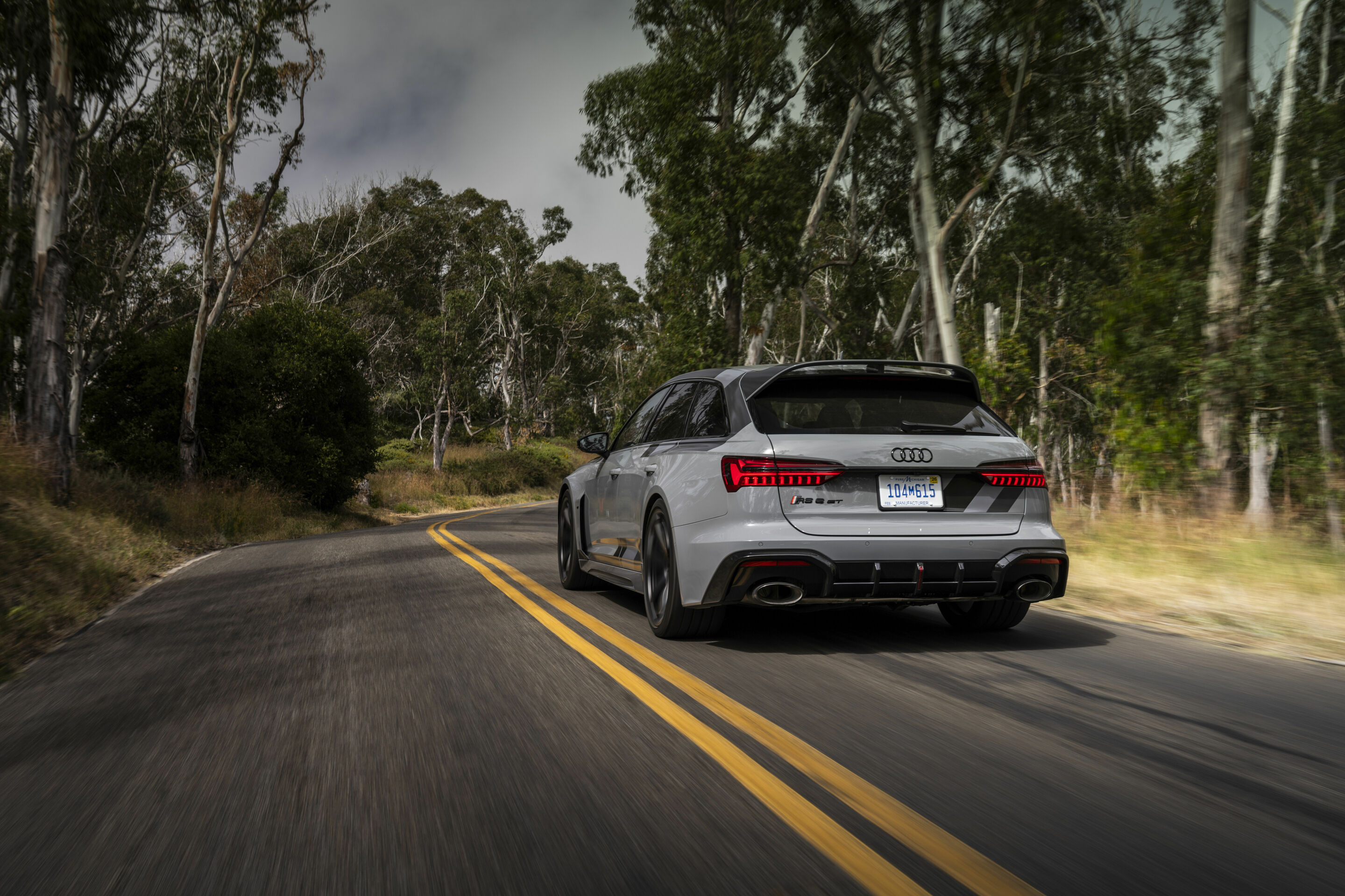 Audi RS 6 Avant GT in Kalifornien - Fahraufnahme,
Farbe: Nardograu