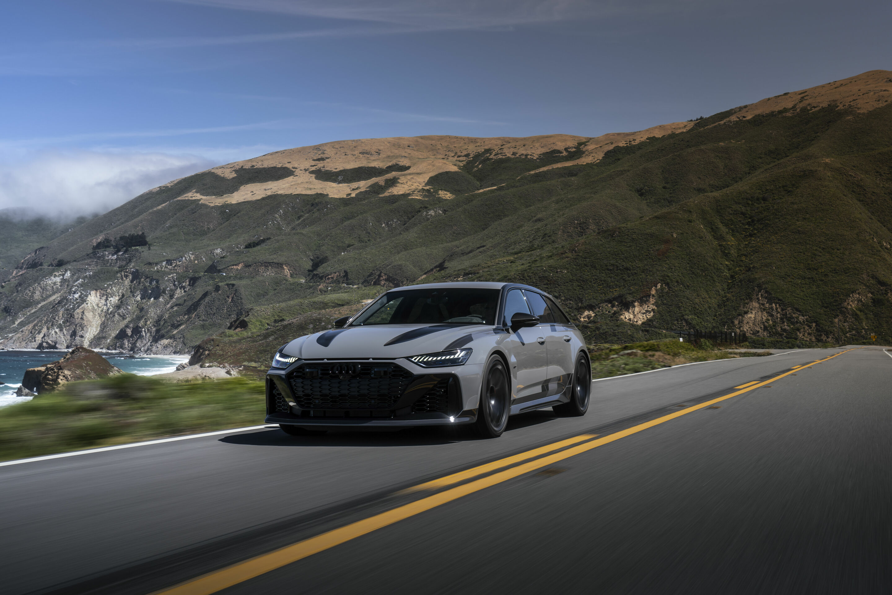 Audi RS 6 Avant GT in Kalifornien - Fahraufnahme,
Farbe: Nardograu