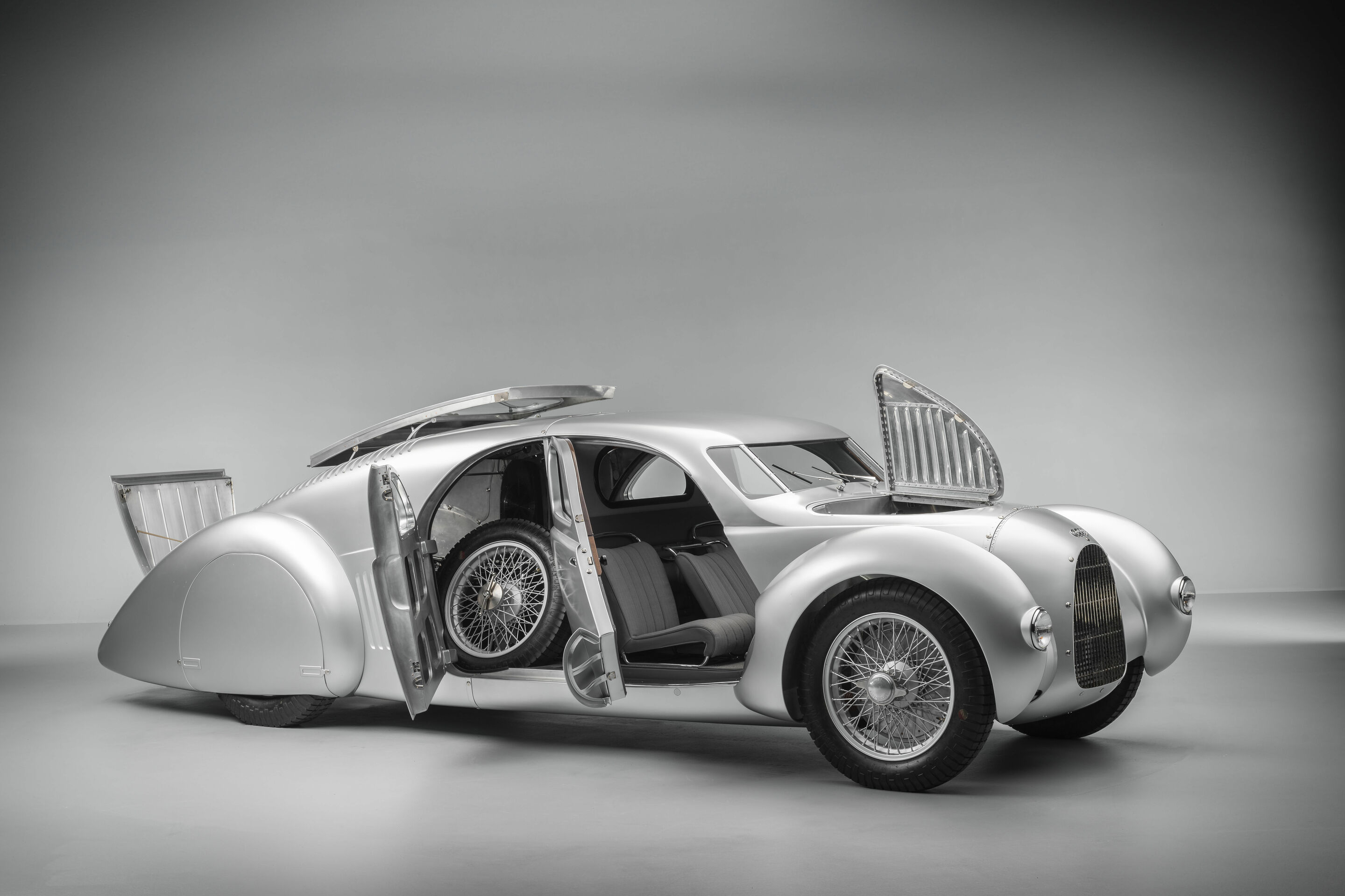 Vor über 90 Jahren erdacht, nun zum Leben erweckt: Audi Tradition zeigt Auto Union Typ 52 - Vor über 90 Jahren erdacht, nun zum Leben erweckt: Audi Tradition präsentiert den Schnellsportwagen Auto Union Typ 52 beim Goodwood Festival of Speed 2024.