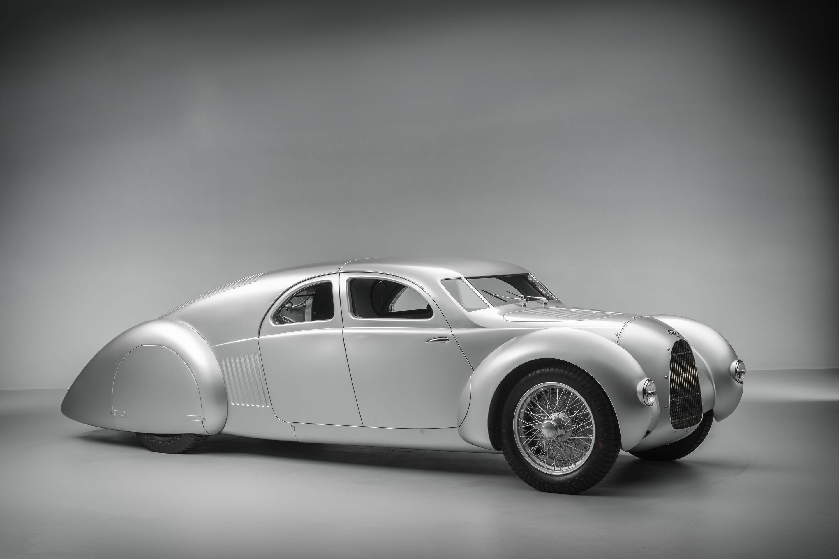 Vor über 90 Jahren erdacht, nun zum Leben erweckt: Audi Tradition zeigt Auto Union Typ 52 - Vor über 90 Jahren erdacht, nun zum Leben erweckt: Audi Tradition präsentiert den Schnellsportwagen Auto Union Typ 52 beim Goodwood Festival of Speed 2024.
