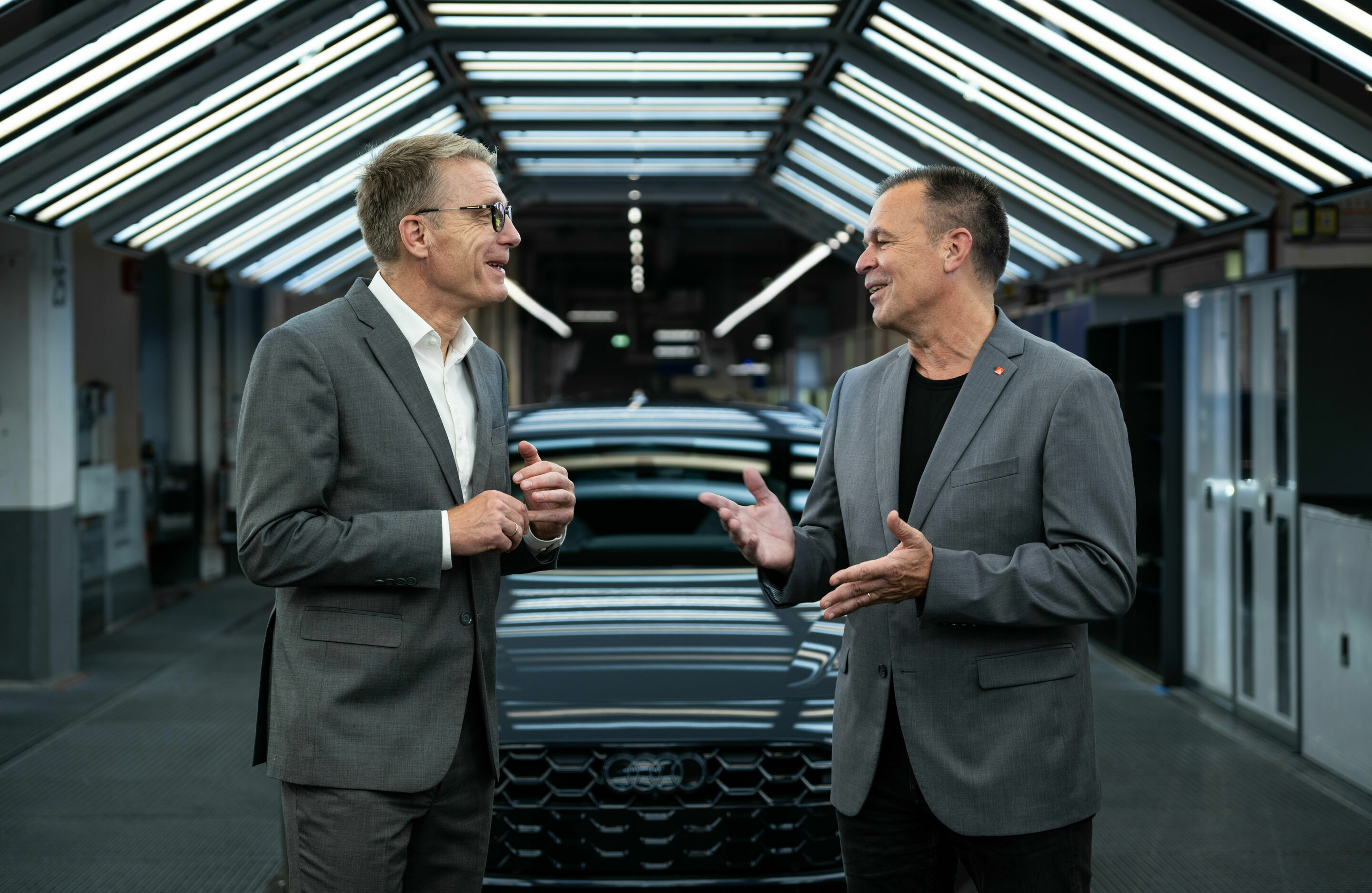 Produktion Audi A5 am Standort Neckarsulm - Gemeinsam zum Ziel: Werkleiter Fred Schulze und Betriebsratsvorsitzender Rainer Schirmer