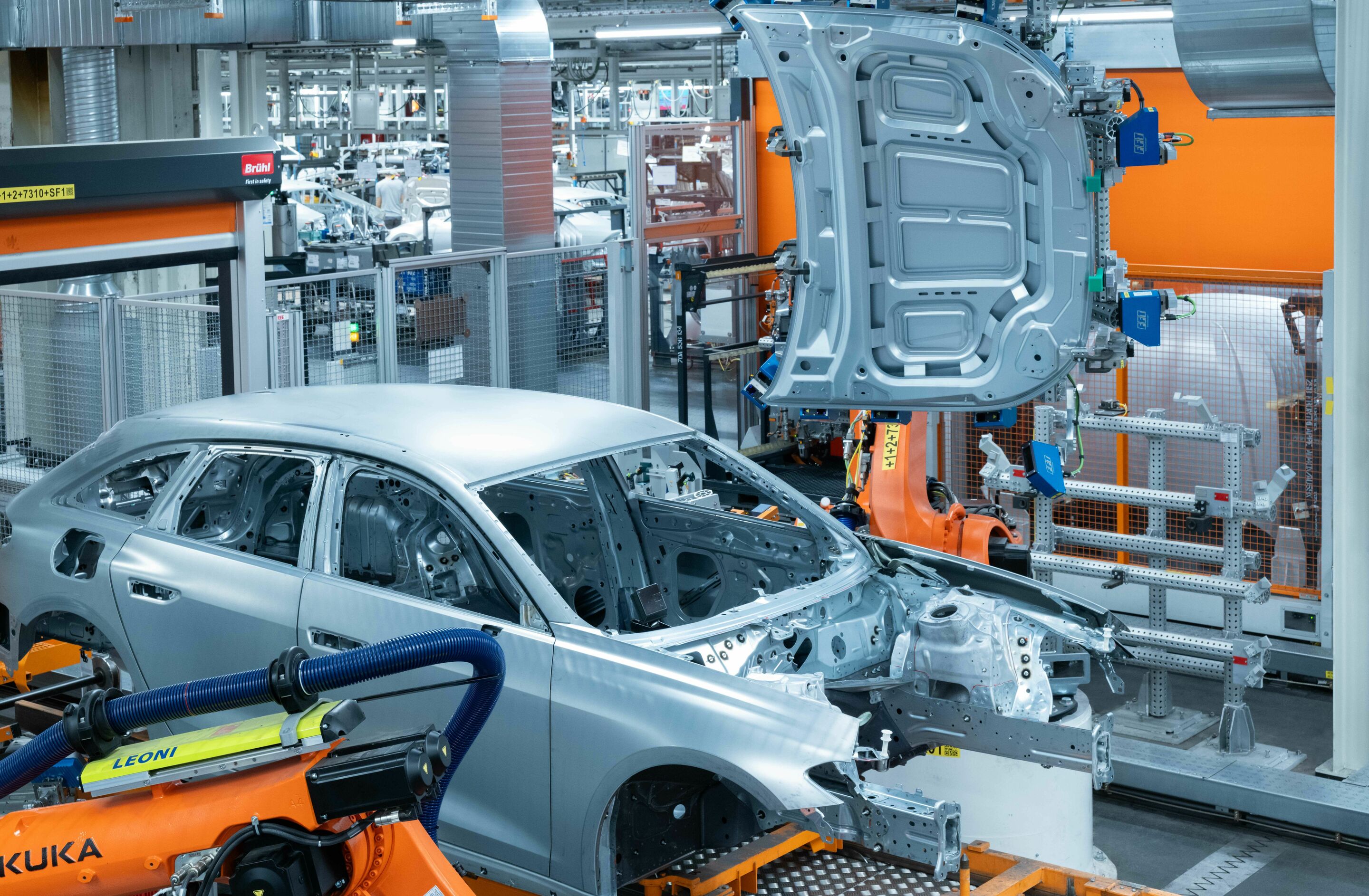 Produktion Audi A5 am Standort Neckarsulm - Vollautomatisierter Klappen- und Kotflügelanbau