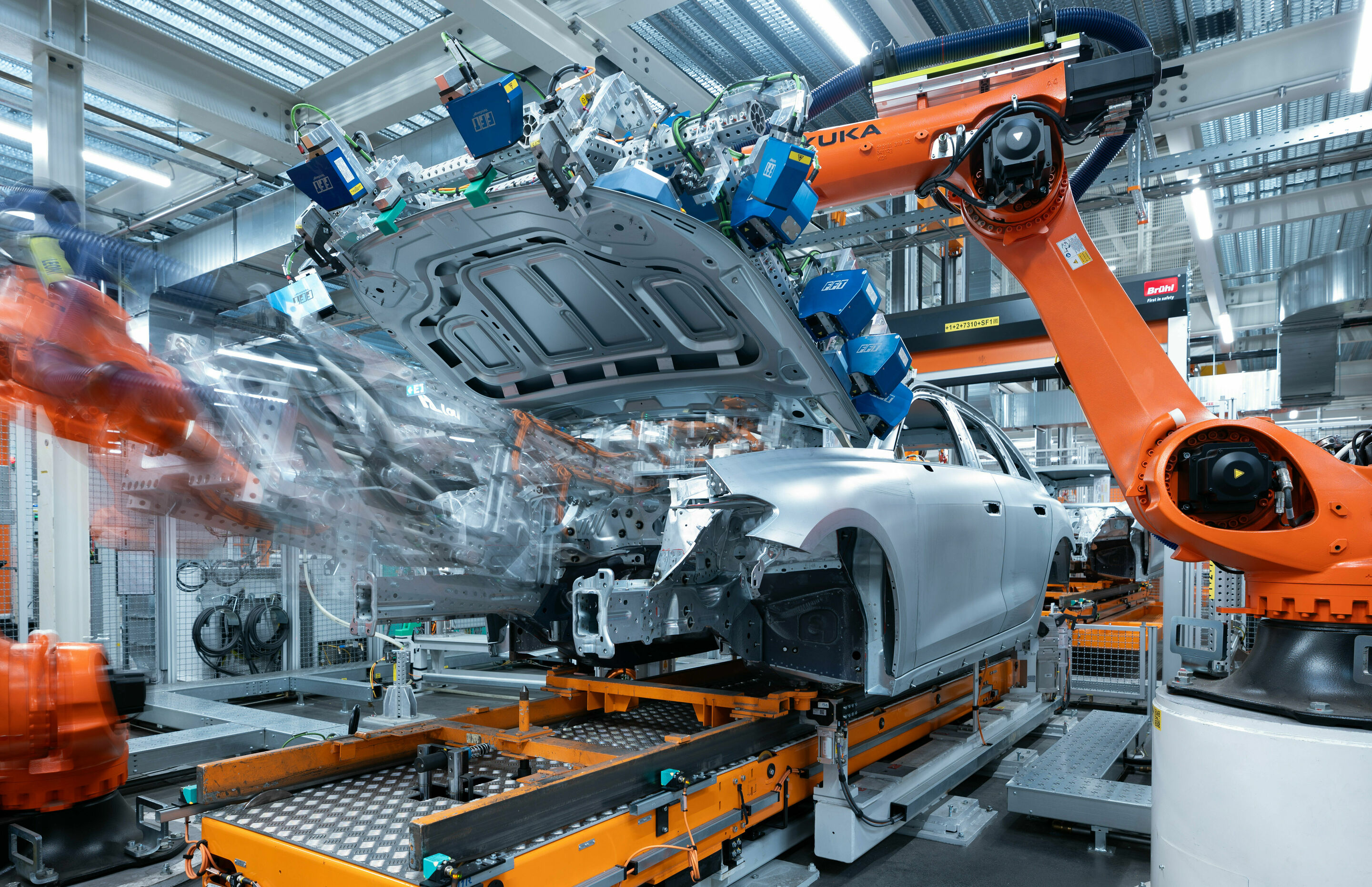 Produktion Audi A5 am Standort Neckarsulm - Vollautomatisierter Klappen- und Kotflügelanbau