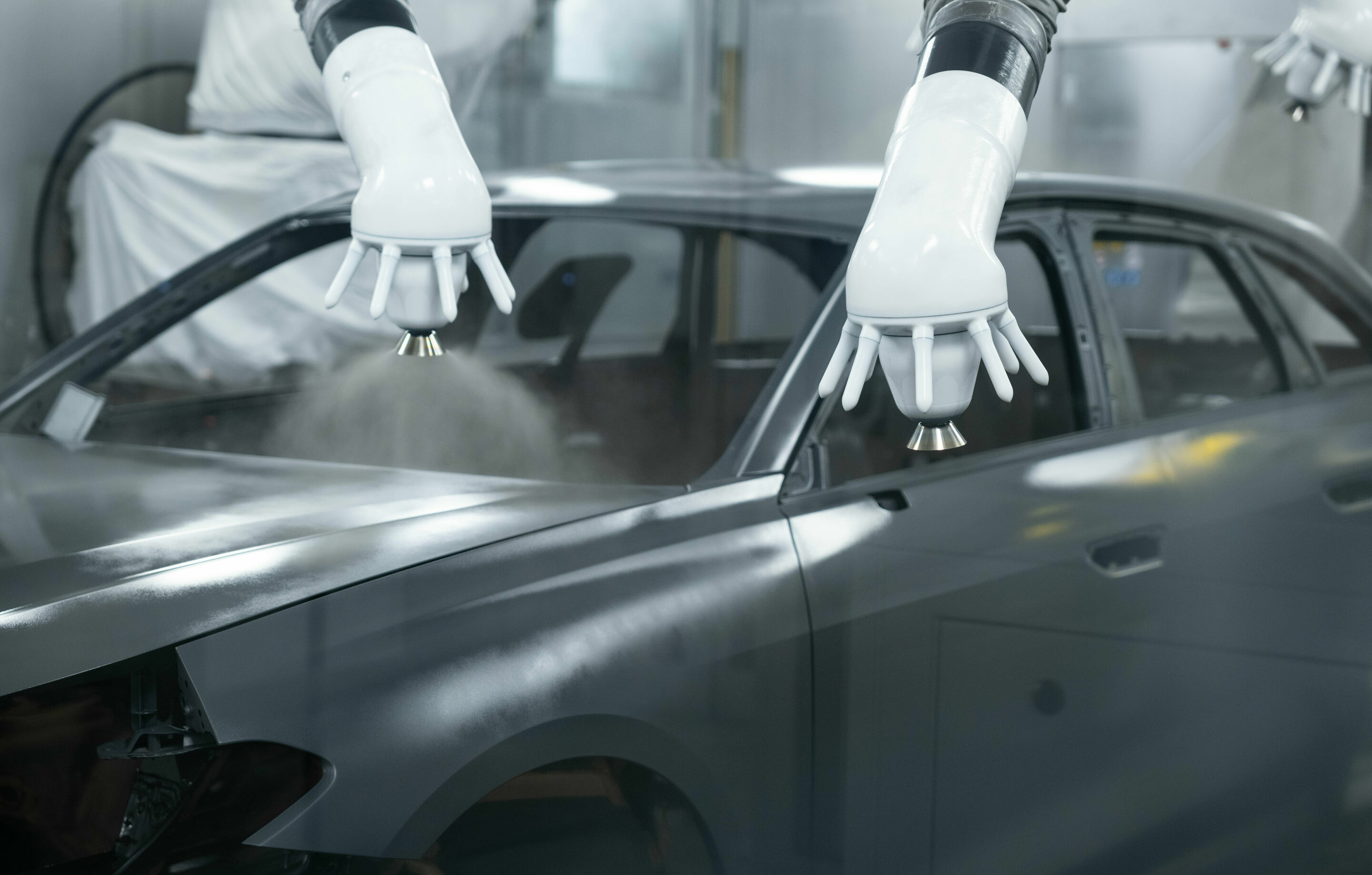 Produktion Audi A5 am Standort Neckarsulm - Roboter tragen den Decklack auf