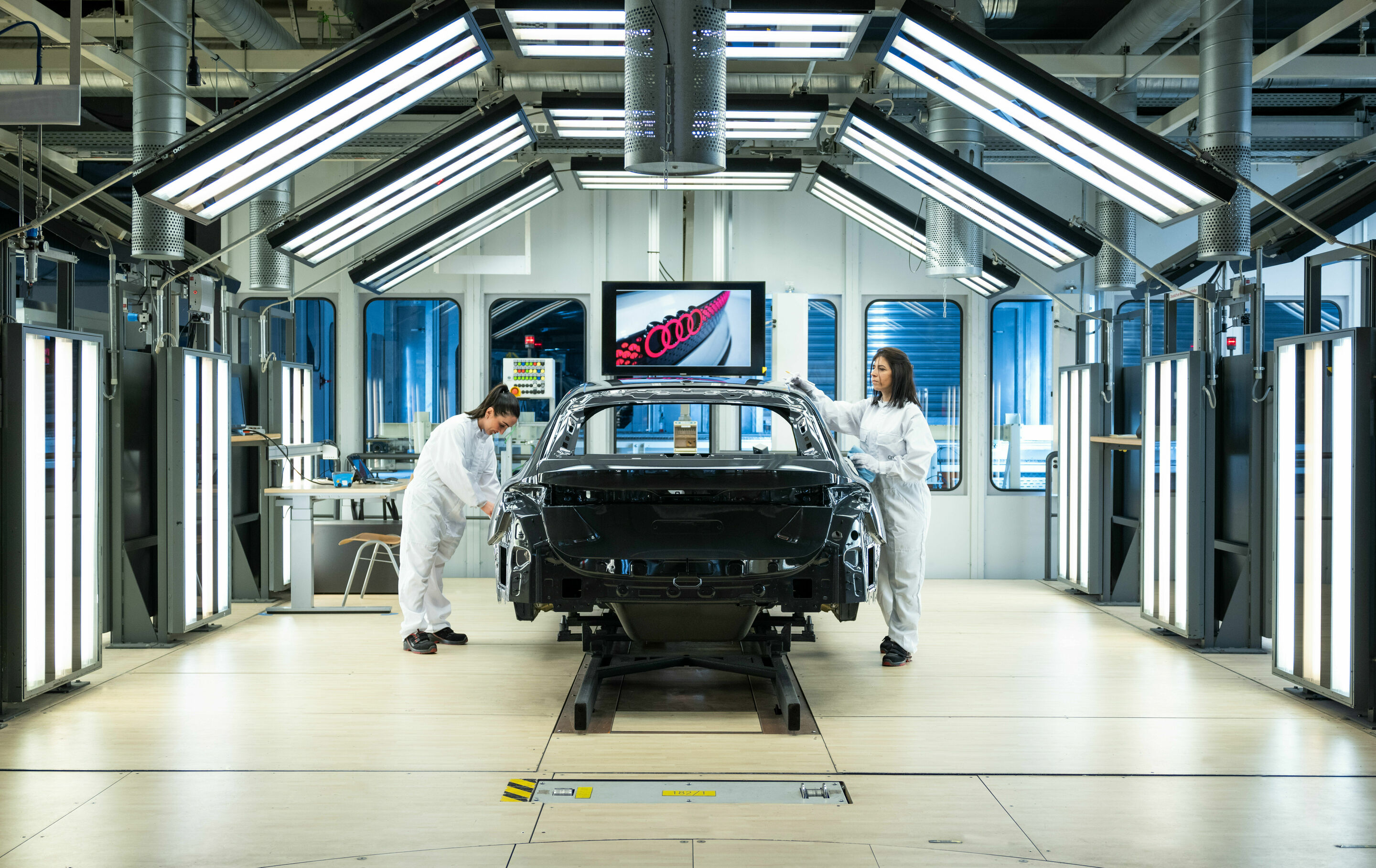 Produktion Audi A5 am Standort Neckarsulm - Qualitätssicherung am Ende der Lackiererei