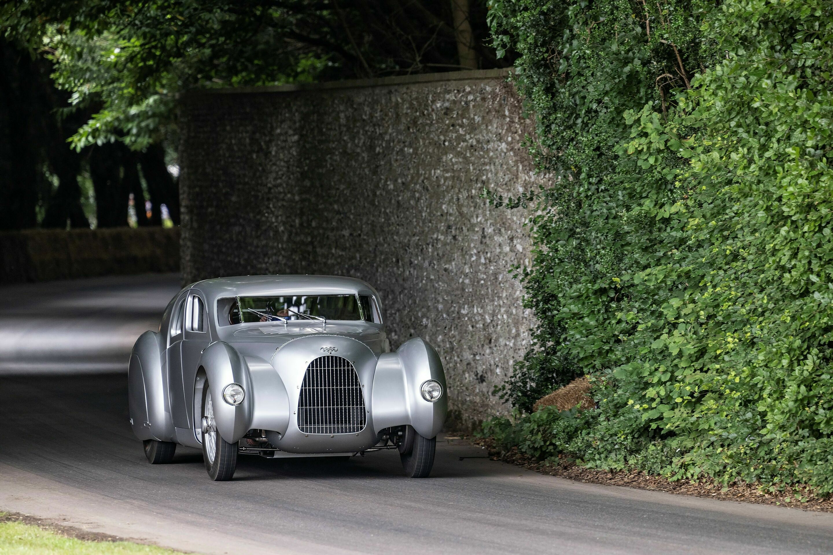Audi Tradition beim Goodwood Festival of Speed 2024 - Hans-Joachim Stuck am Steuer des Auto Union Typ 52.