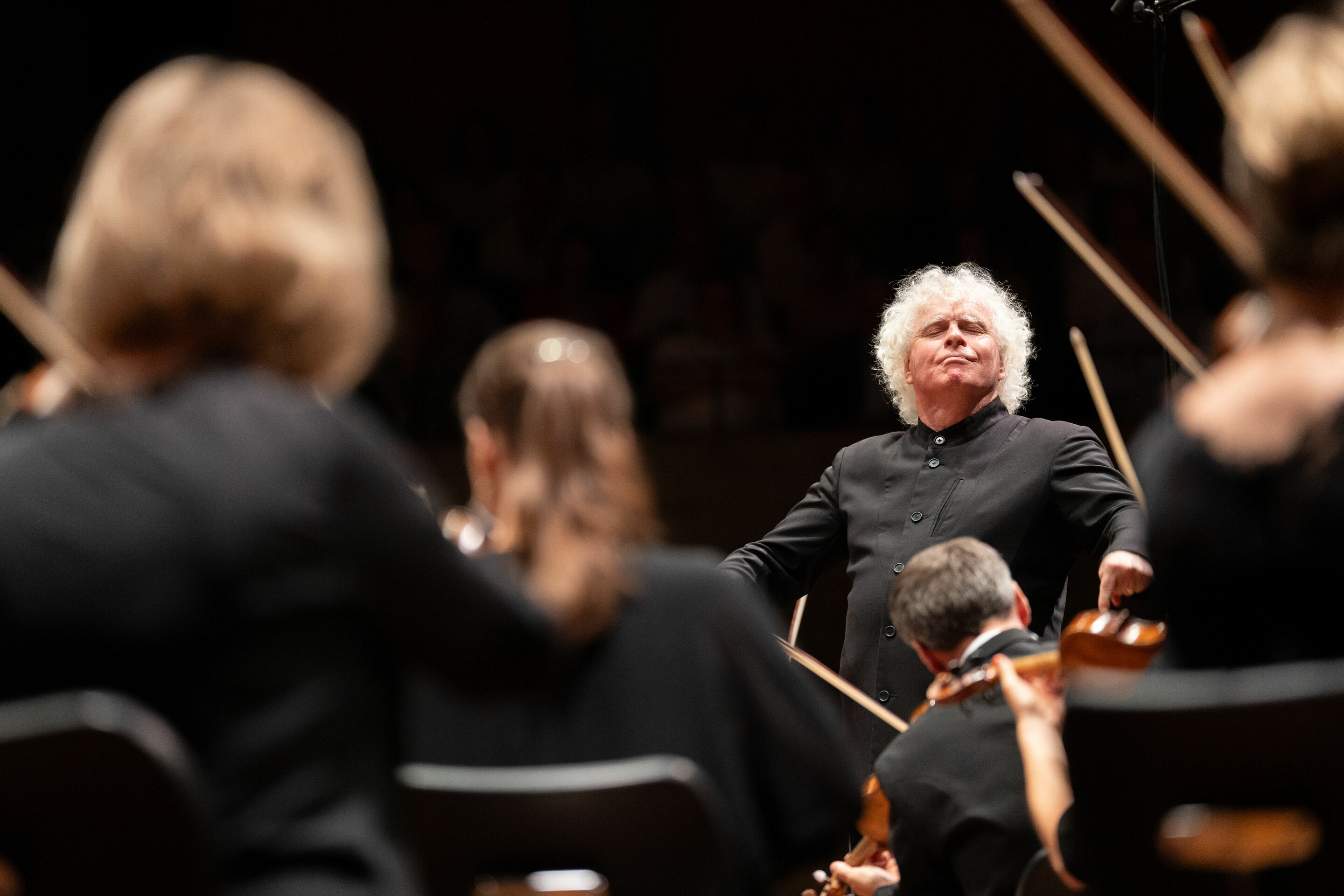 Audi Sommerkonzerte 2024 - Sir Simon Rattle dirigiert das Symphonieorchester des Bayerischen Rundfunks