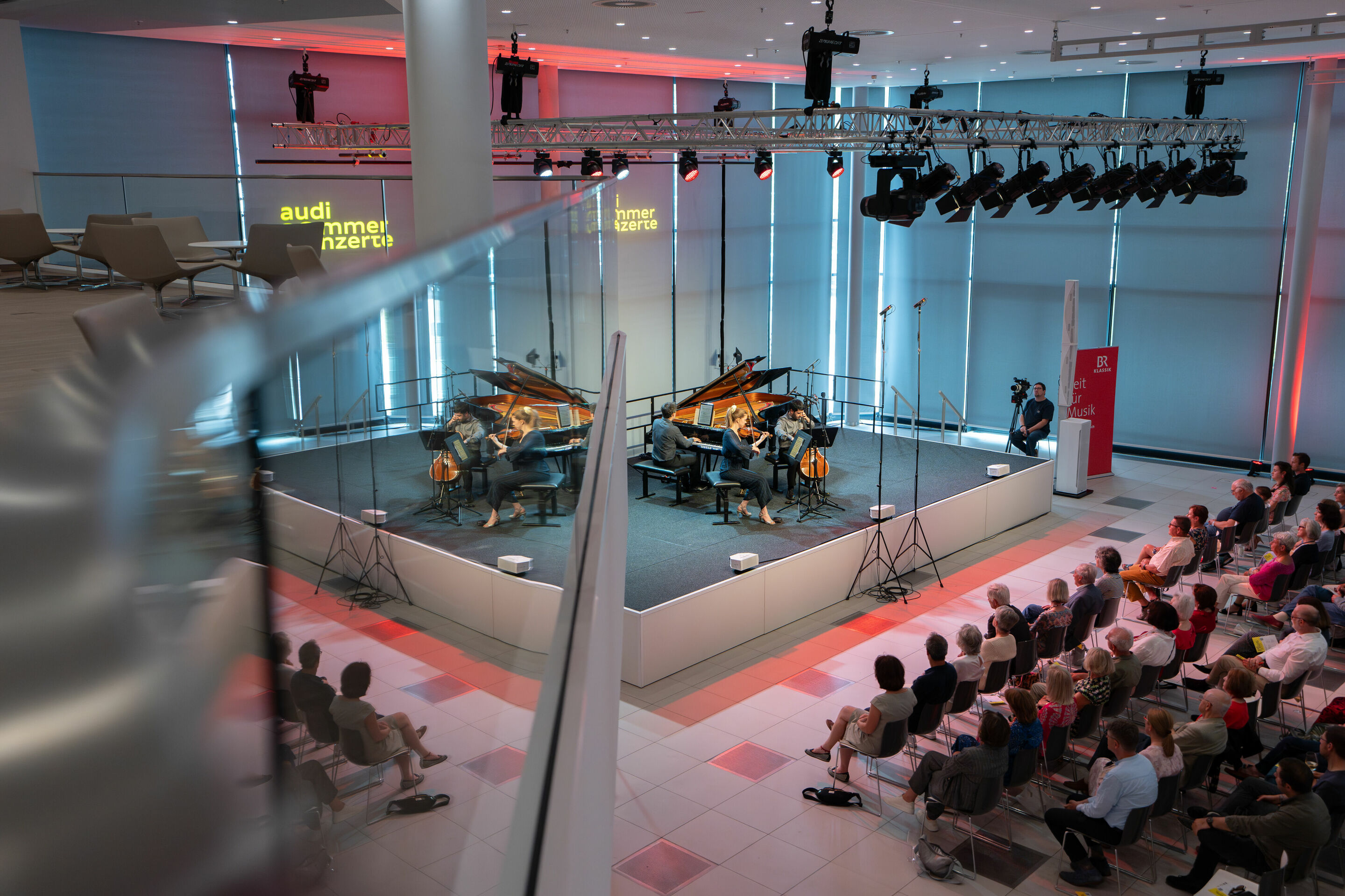 Audi Sommerkonzerte 2024 - Trio Orelon, Gewinner des ARD-Musikwettbewerbs 2023, im Audi Gebäude H6