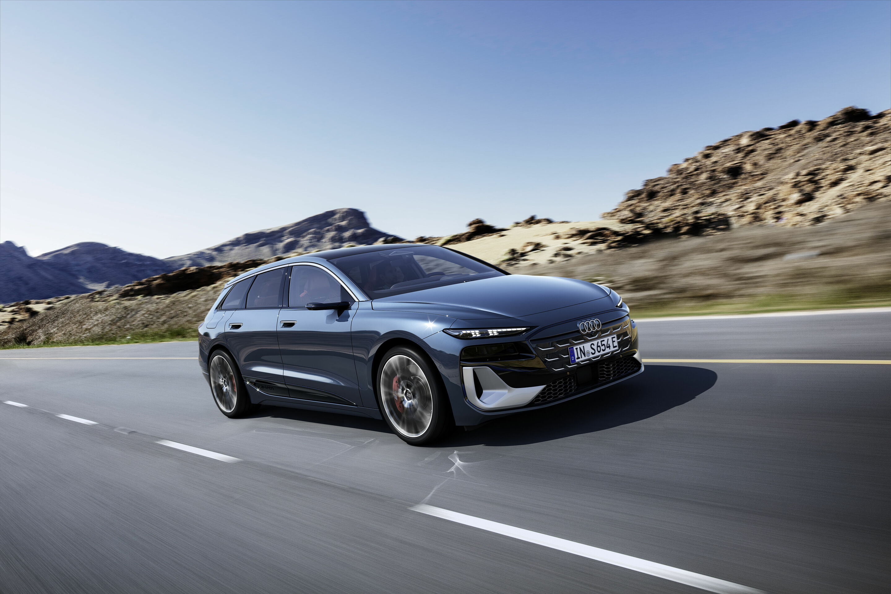 Audi S6 Avant e-tron - Fahraufnahme,
Farbe: Plasmablau Metallic