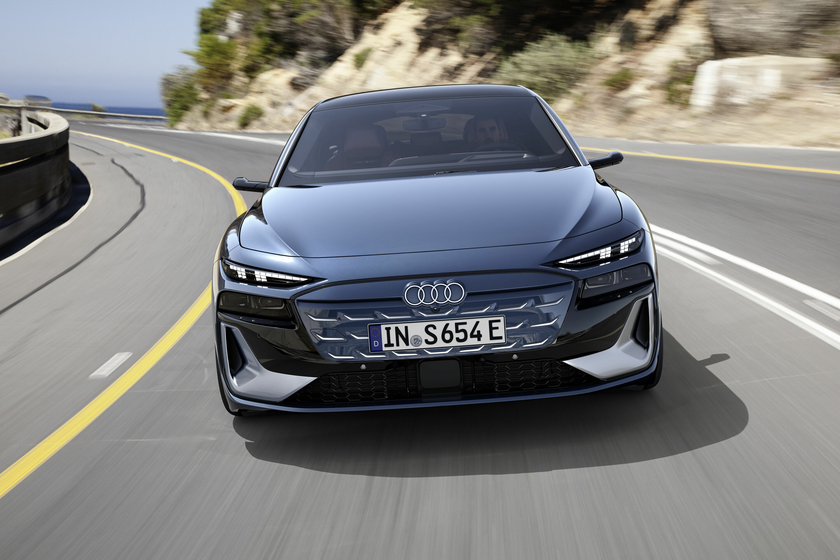 Audi S6 Avant e-tron - Fahraufnahme,
Farbe: Plasmablau Metallic