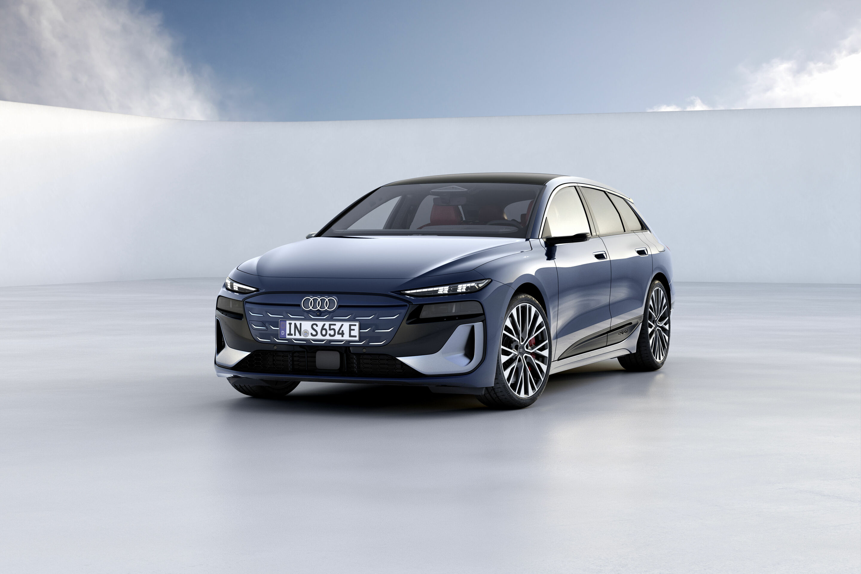 Audi S6 Avant e-tron - Standaufnahme,
Farbe: Plasmablau Metallic