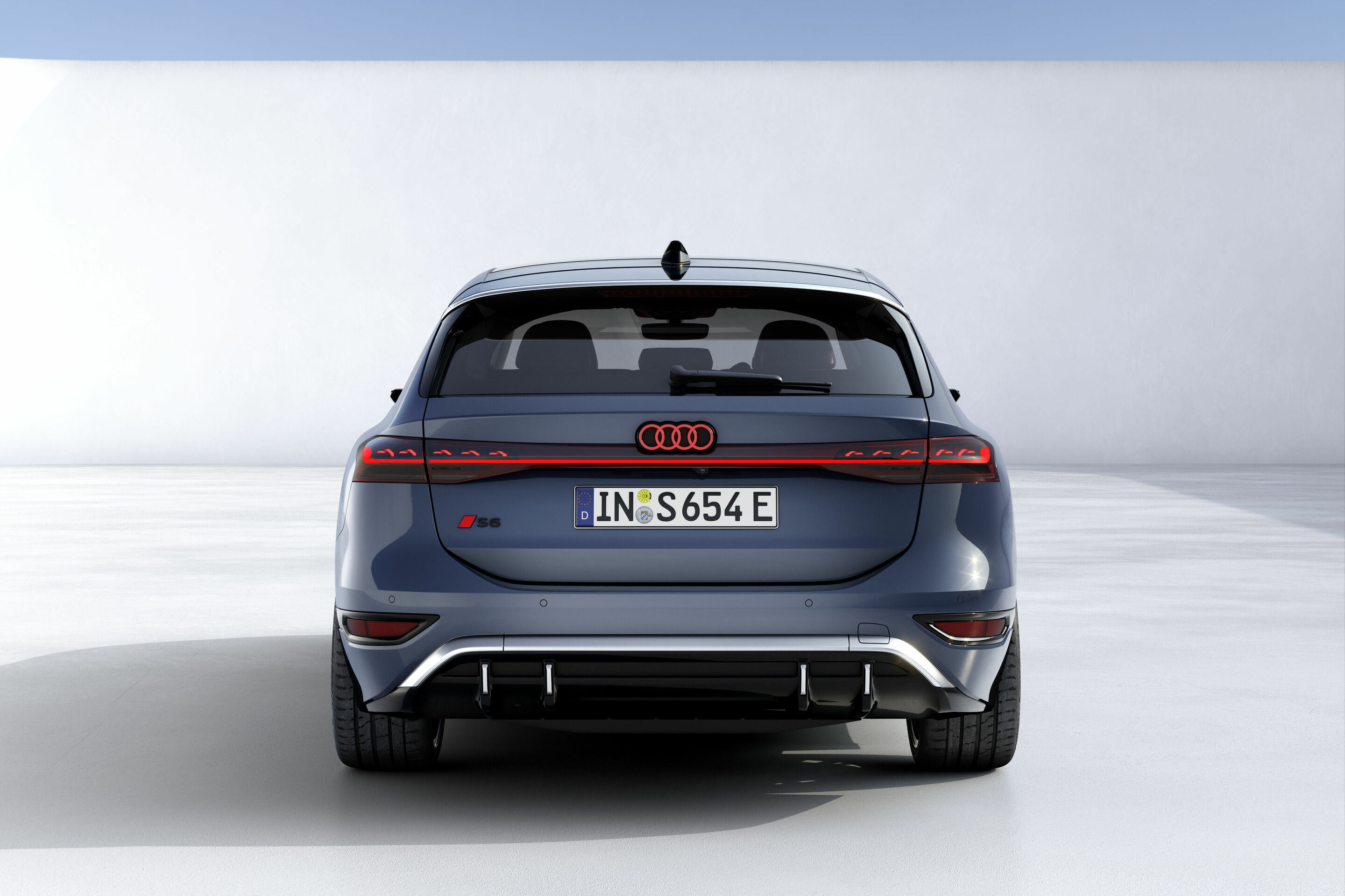 Audi S6 Avant e-tron - Standaufnahme,
Farbe: Plasmablau Metallic