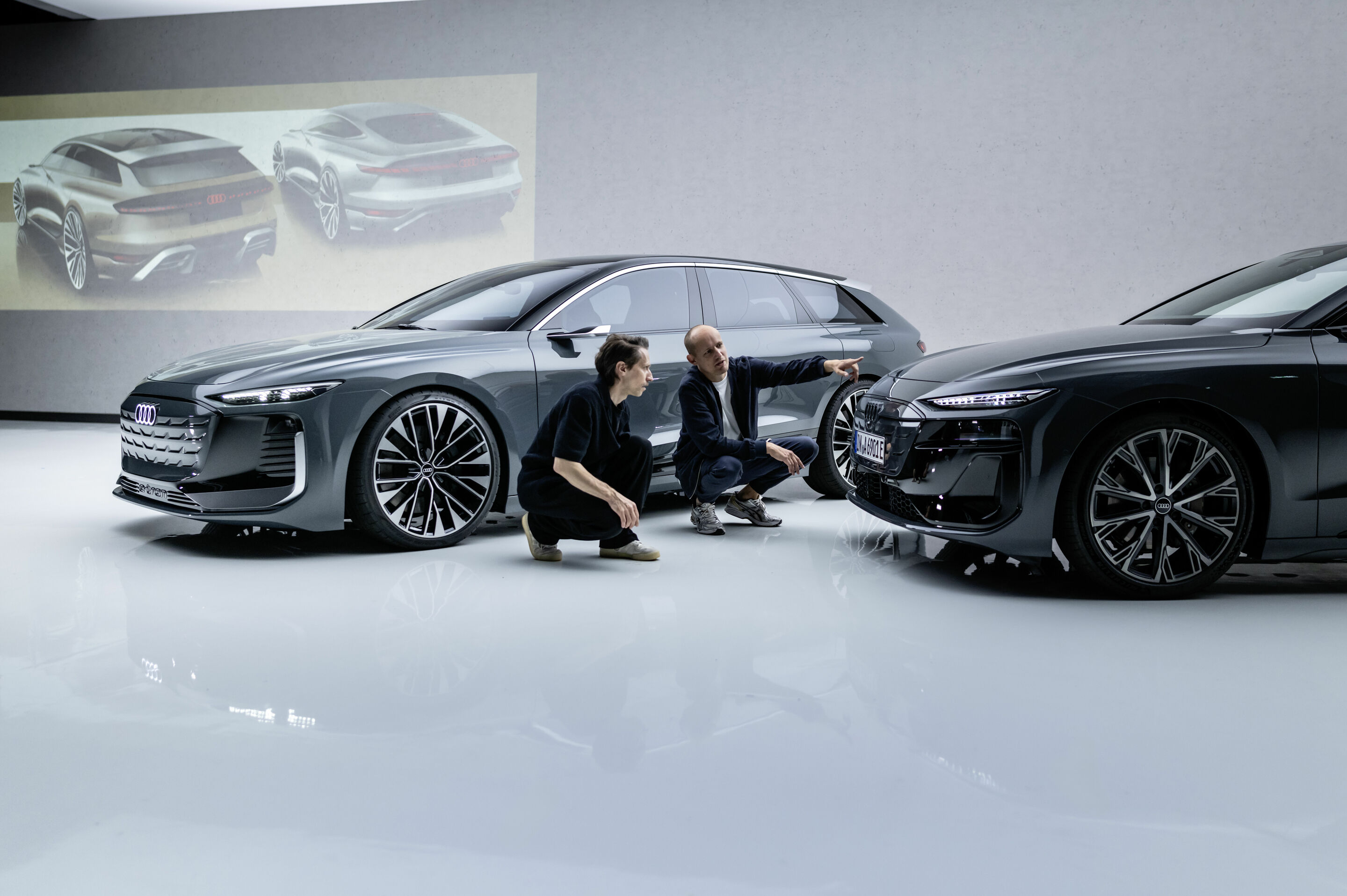 Audi A6 e-tron: So aufregend wie das Showcar - Exterieur-Designer Sascha Heyde und Wolf Seebers erzählen am Beispiel des Audi A6 e-tron, wie sie ihre emotionalen Konzepte in die Serie übersetzen.