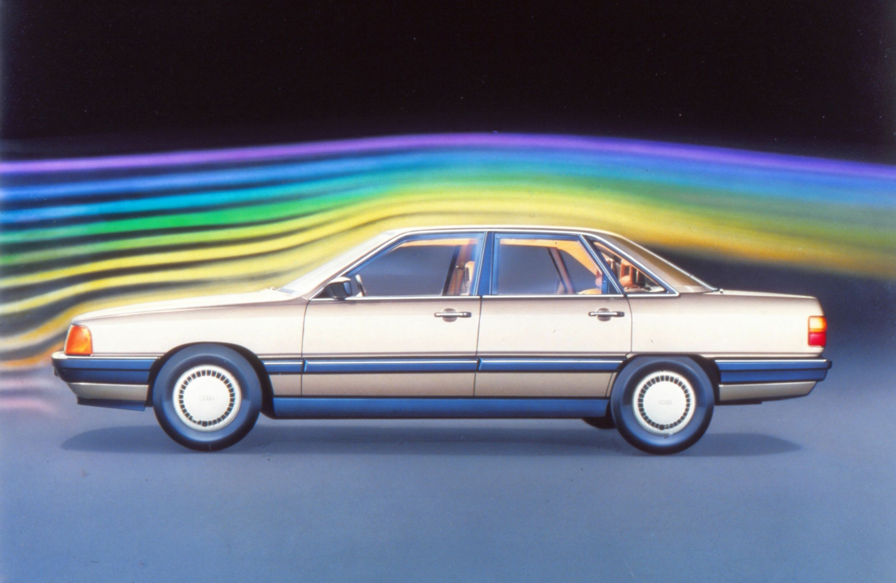 Nach „Windschnittig“ folgt „Form vollendet“:  neue Sonderausstellung im Audi museum mobile - Audi hat 1982 mit dem Audi 100 Technikgeschichte geschrieben. Mit seinem Luftwiderstandsbeiwert von 0,30 ist der Audi 100 der dritten Generation seinerzeit die...