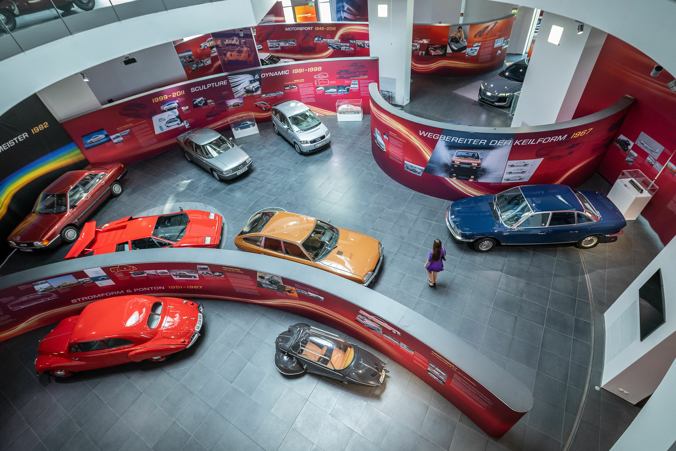 Sonderausstellung „Form vollendet?“: Aerodynamische Konzepte im Automobilbau - Die Sonderausstellung „Form vollendet?“ ist bis zum 2. März 2025 im Audi museum mobile in Ingolstadt zu sehen.