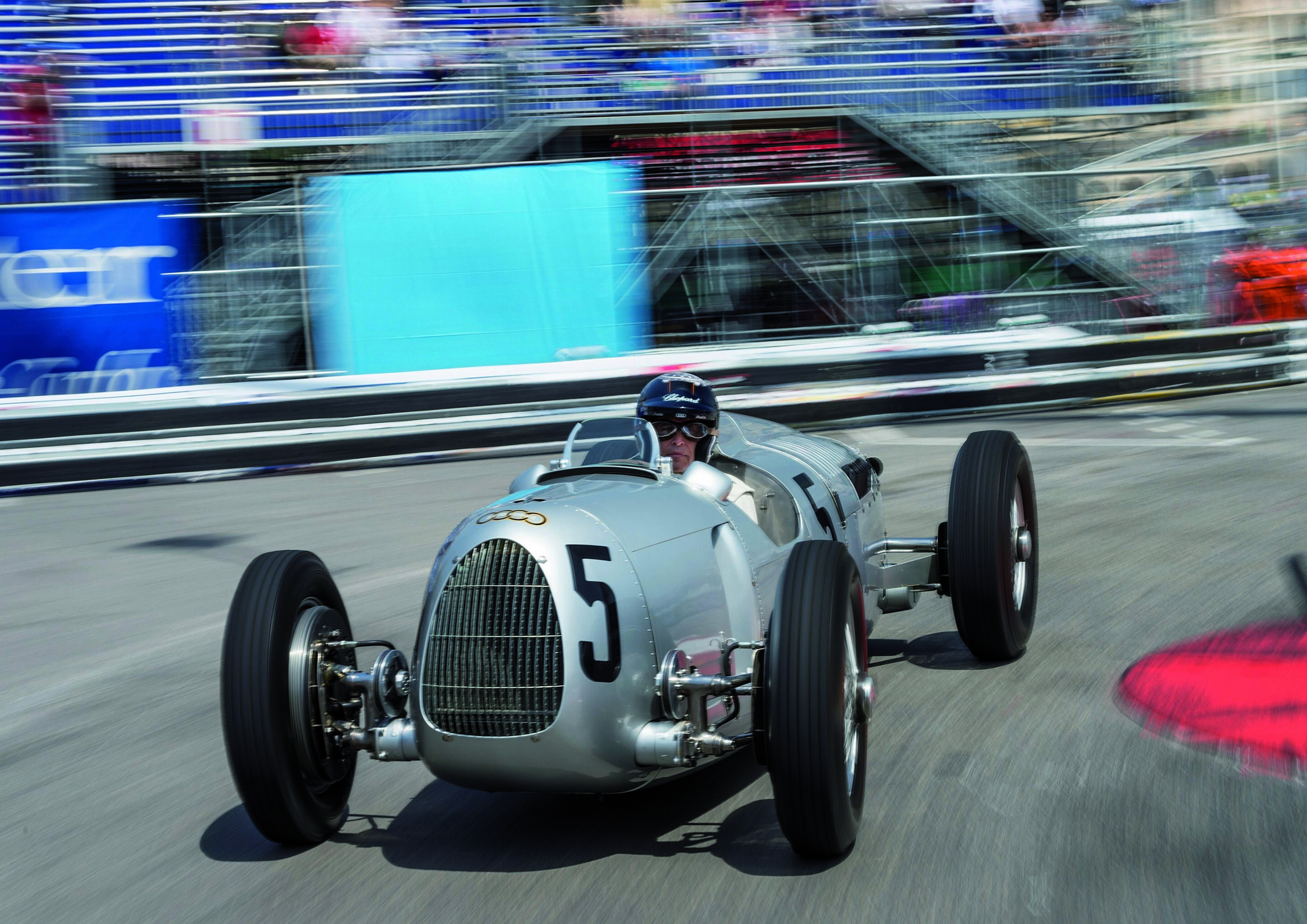 Audi Tradition mit Jacky Ickx in Monte Carlo - Der Typ C am Hafen.