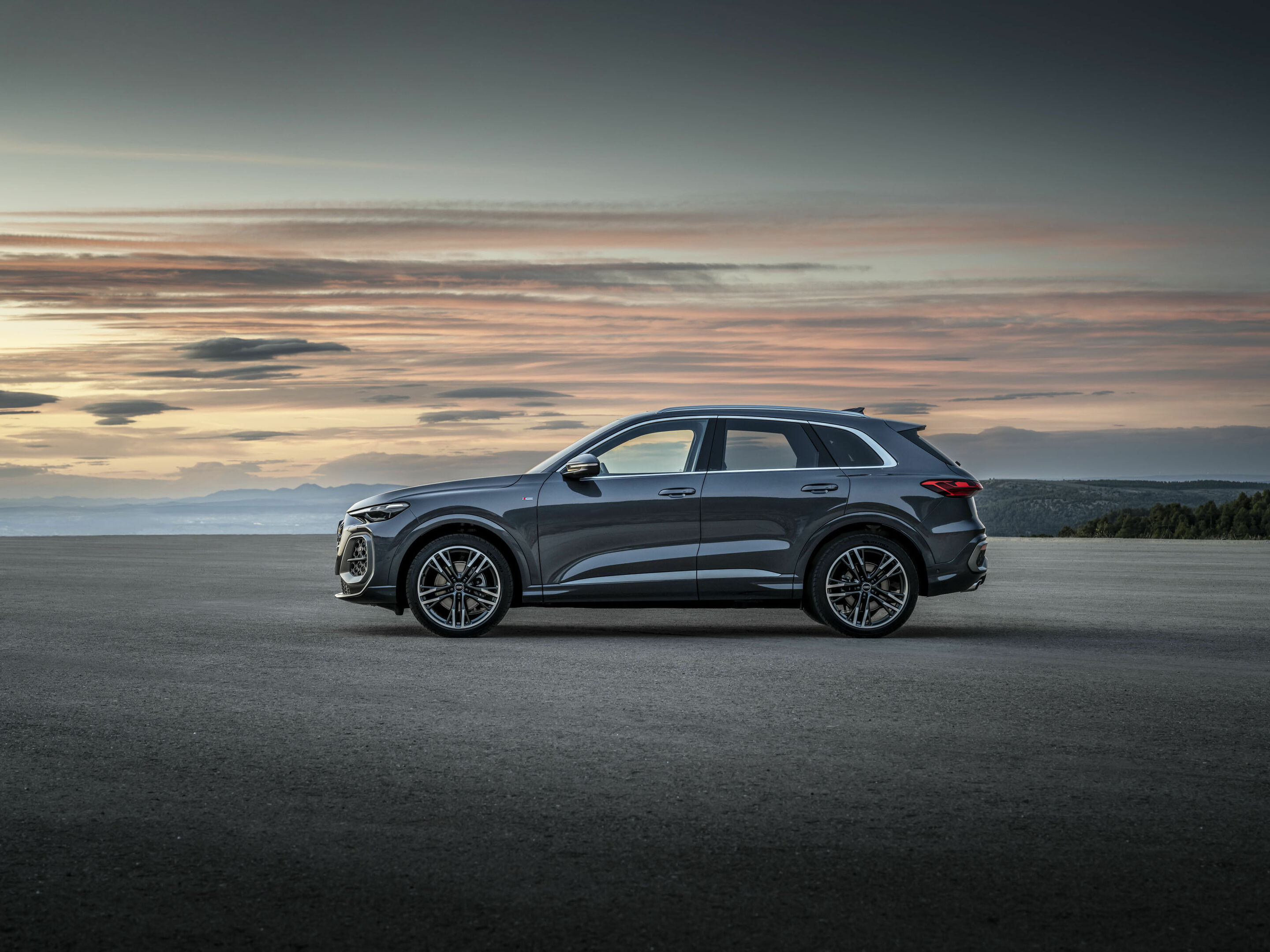Audi Q5 SUV - Standaufnahme,
Farbe: Tamboragrau Metallic