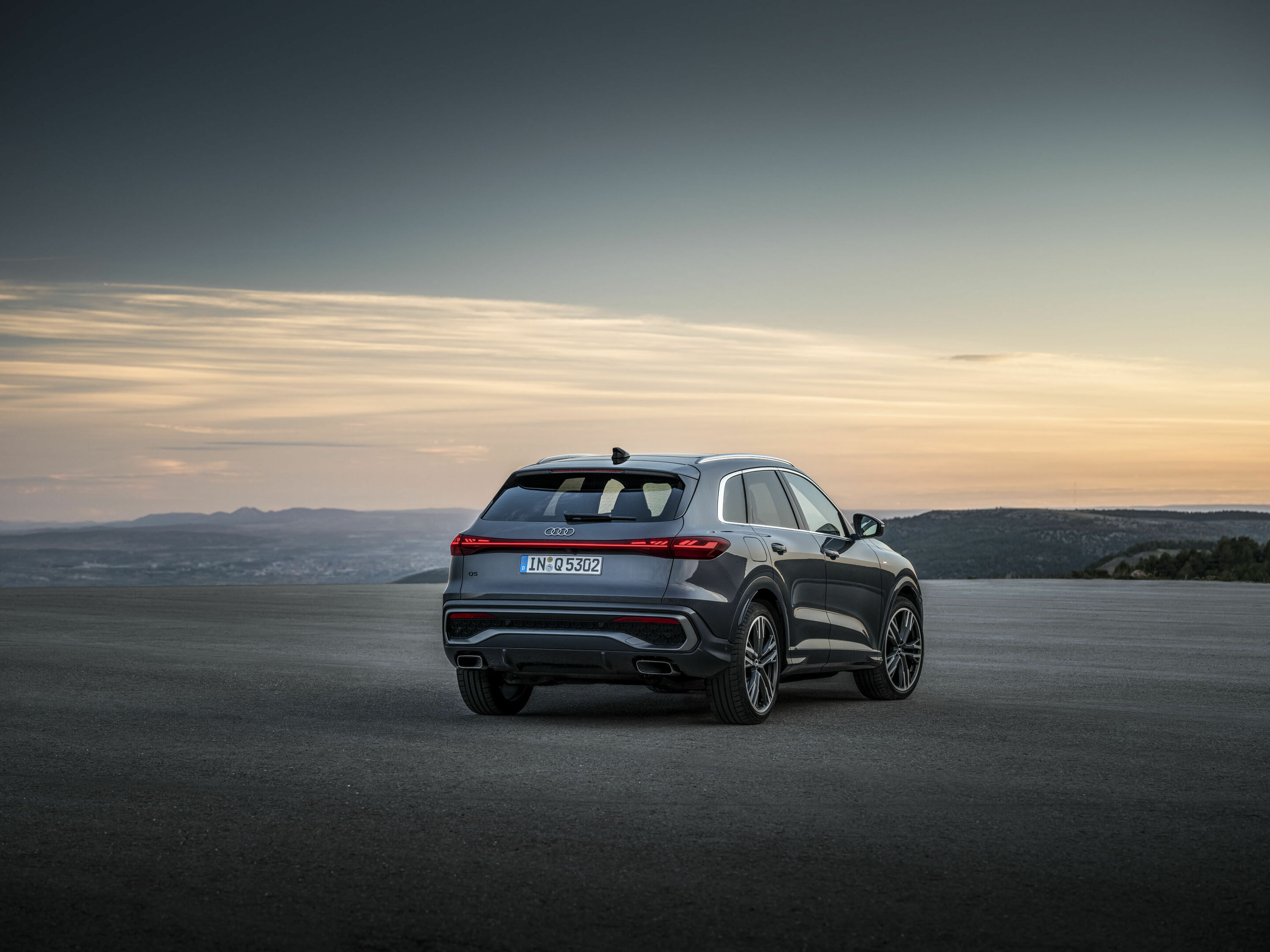 Audi Q5 SUV - Standaufnahme,
Farbe: Tamboragrau Metallic