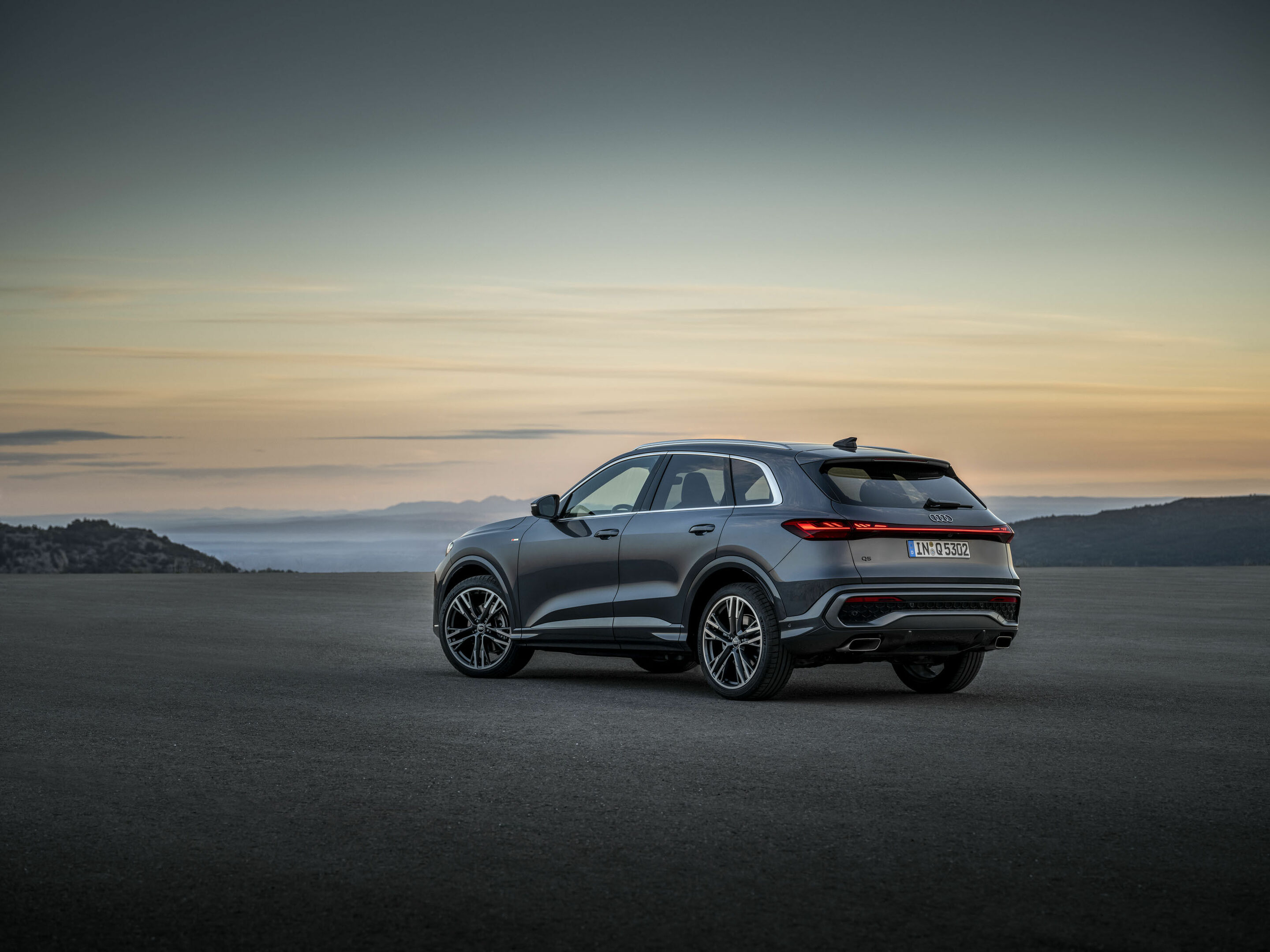 Audi Q5 SUV - Standaufnahme,
Farbe: Tamboragrau Metallic