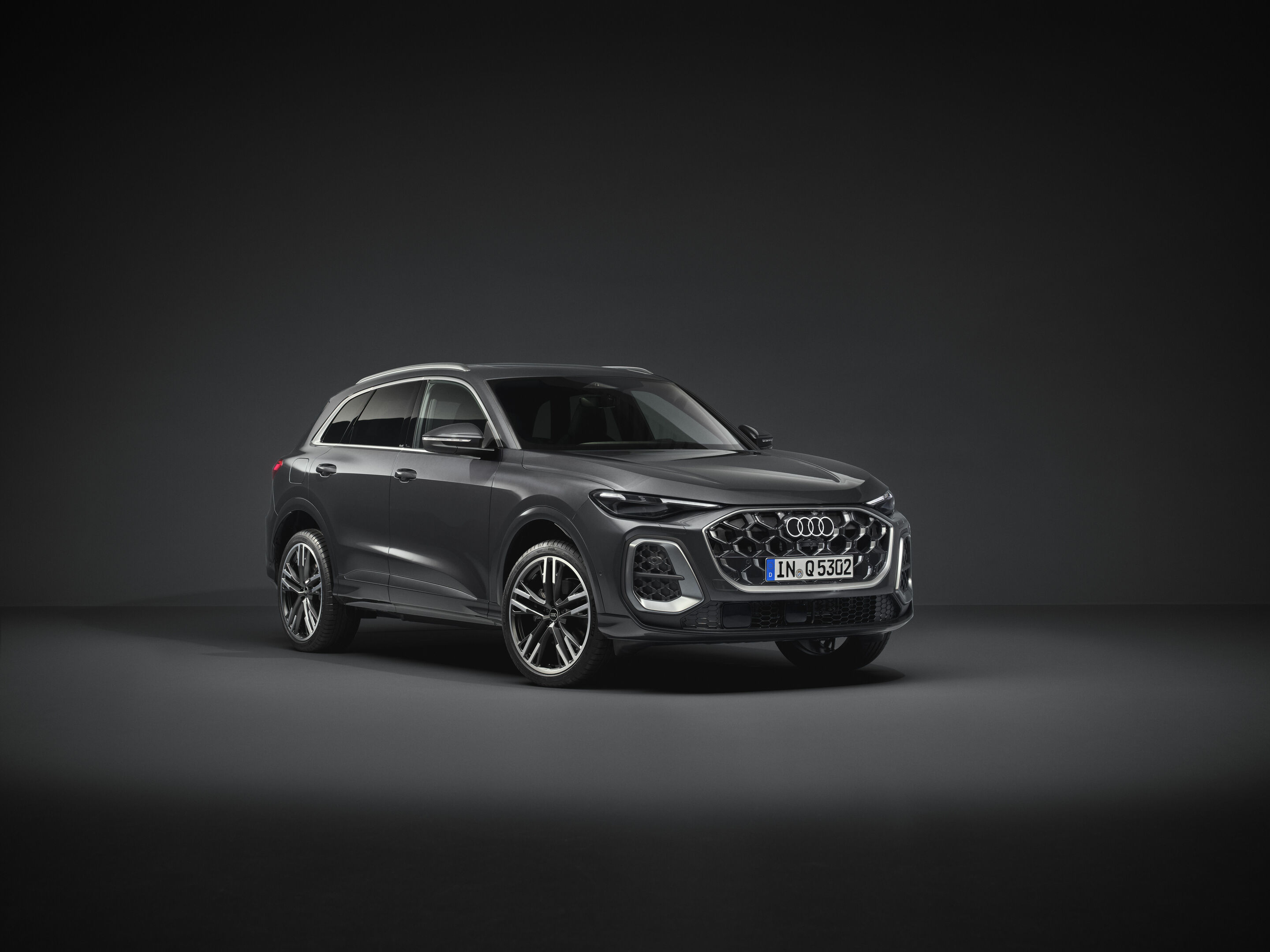 Audi Q5 SUV - Standaufnahme,
Farbe: Tamboragrau Metallic