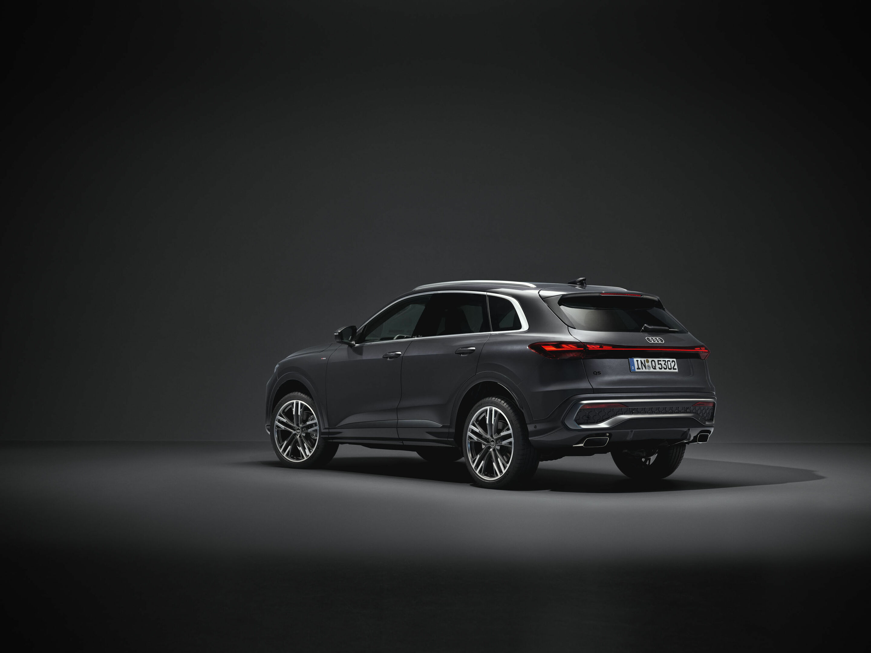 Audi Q5 SUV - Standaufnahme,
Farbe: Tamboragrau Metallic