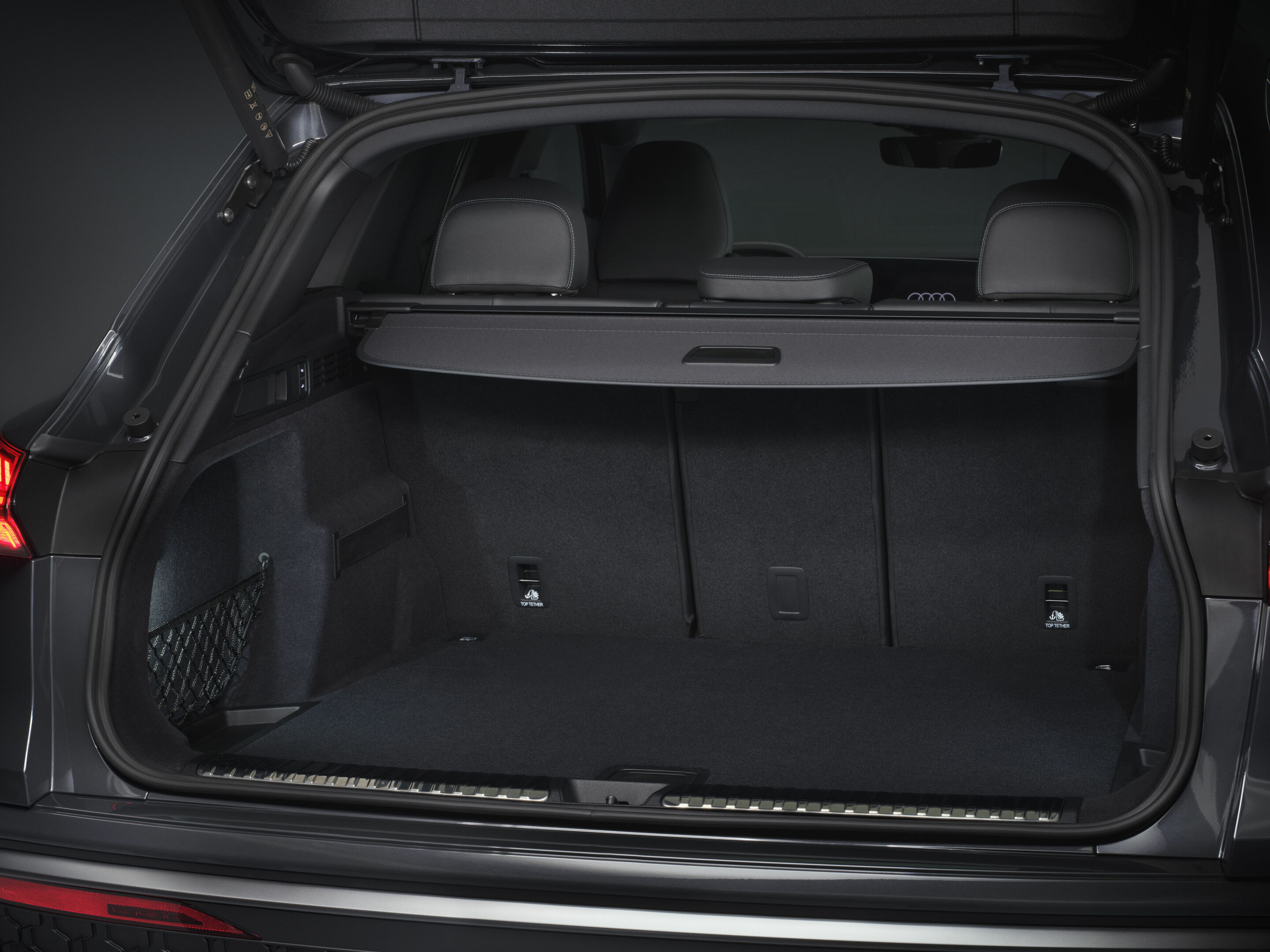 Audi Q5 SUV - Luggage compartment