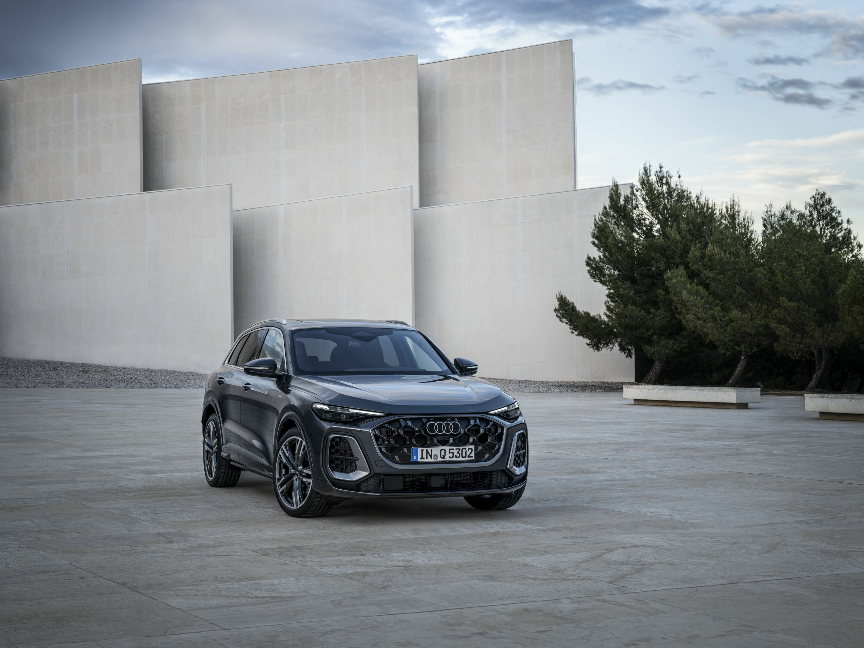 Audi Q5 SUV - Standaufnahme,
Farbe: Tamboragrau Metallic