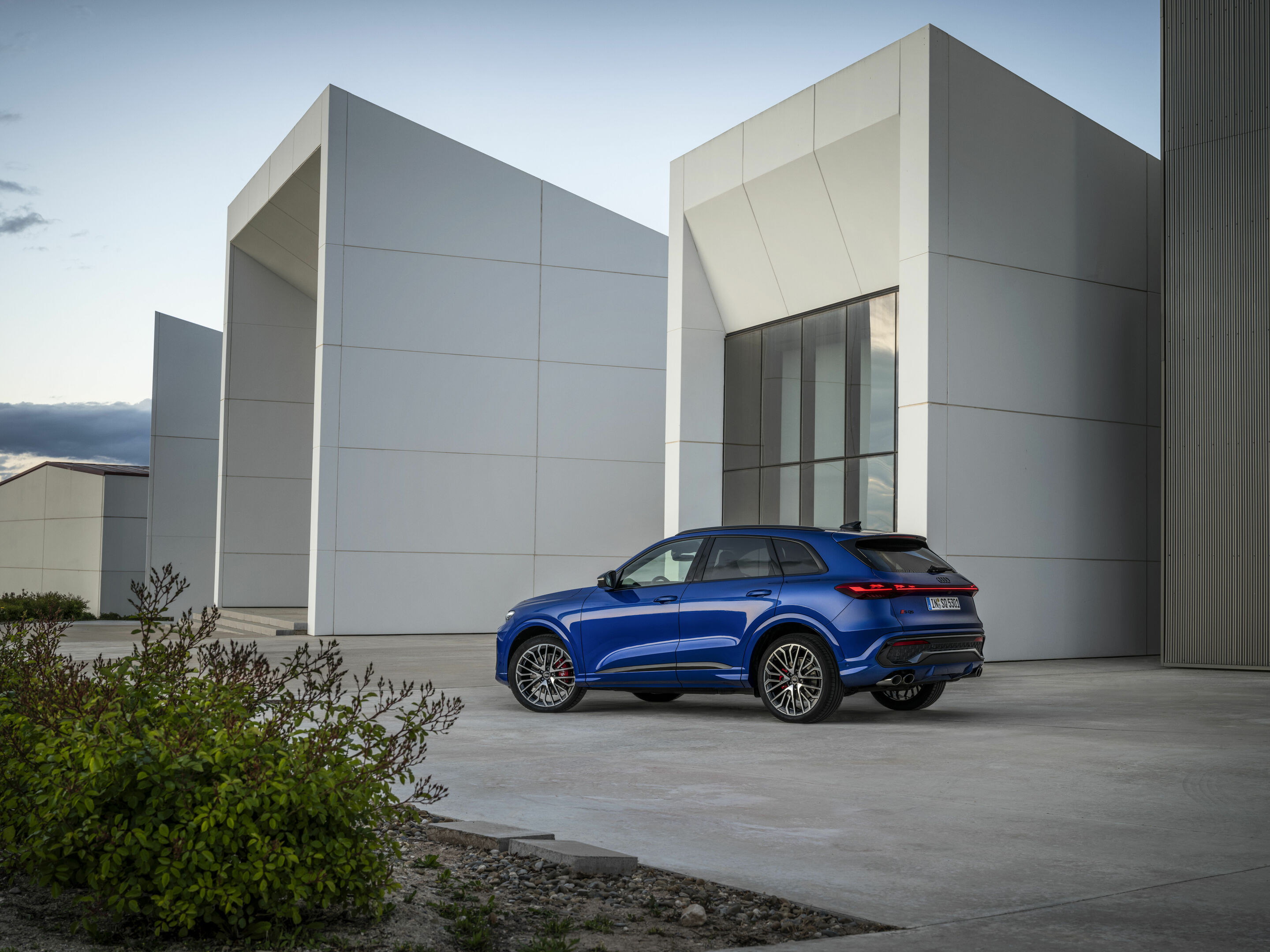 Audi SQ5 TFSI - Standaufnahme, 
Farbe: Ultrablau Metallic