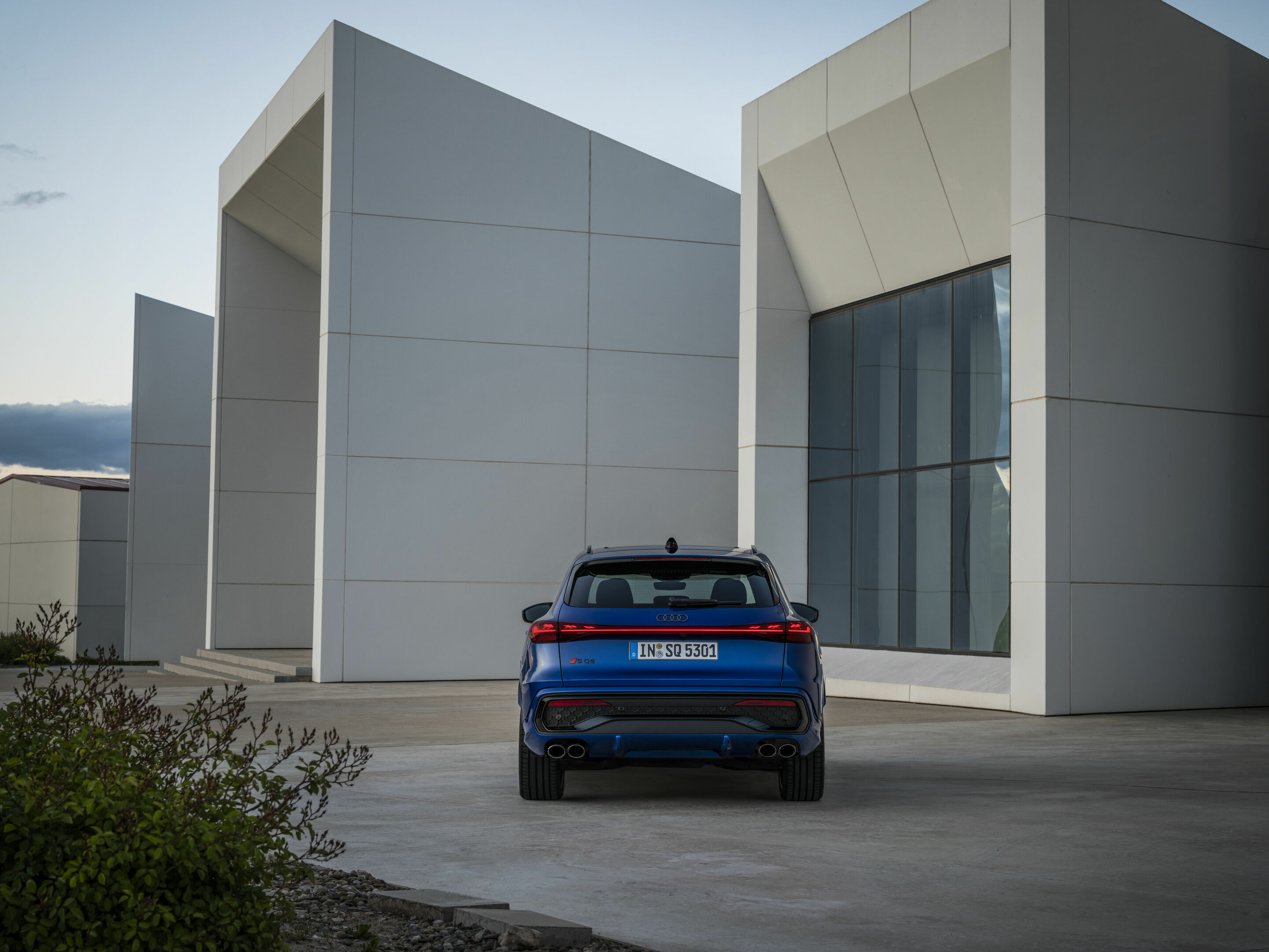 Audi SQ5 TFSI - Static photo, 
Colour: Ultra blue metallic
