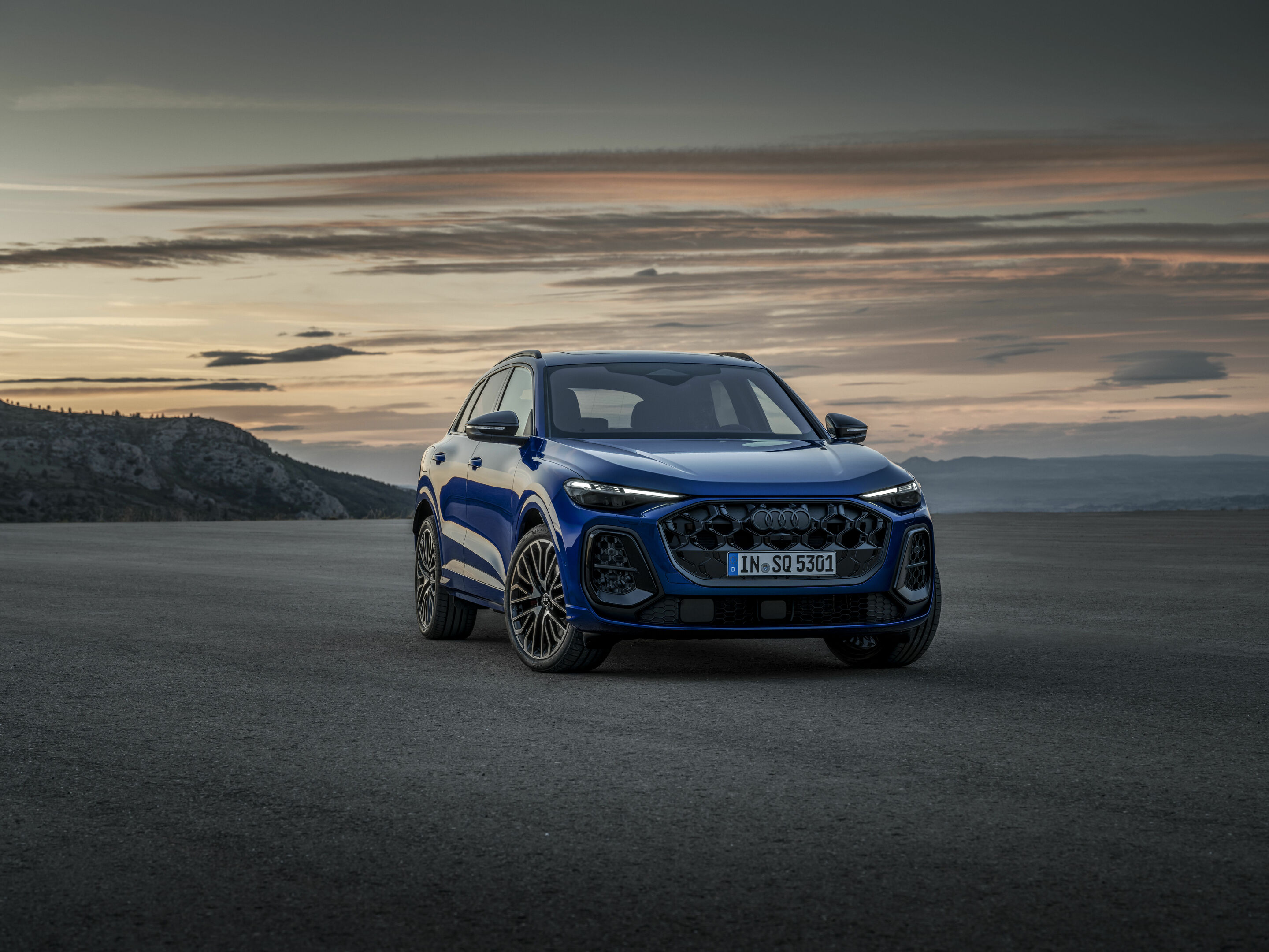 Audi SQ5 TFSI - Standaufnahme, 
Farbe: Ultrablau Metallic