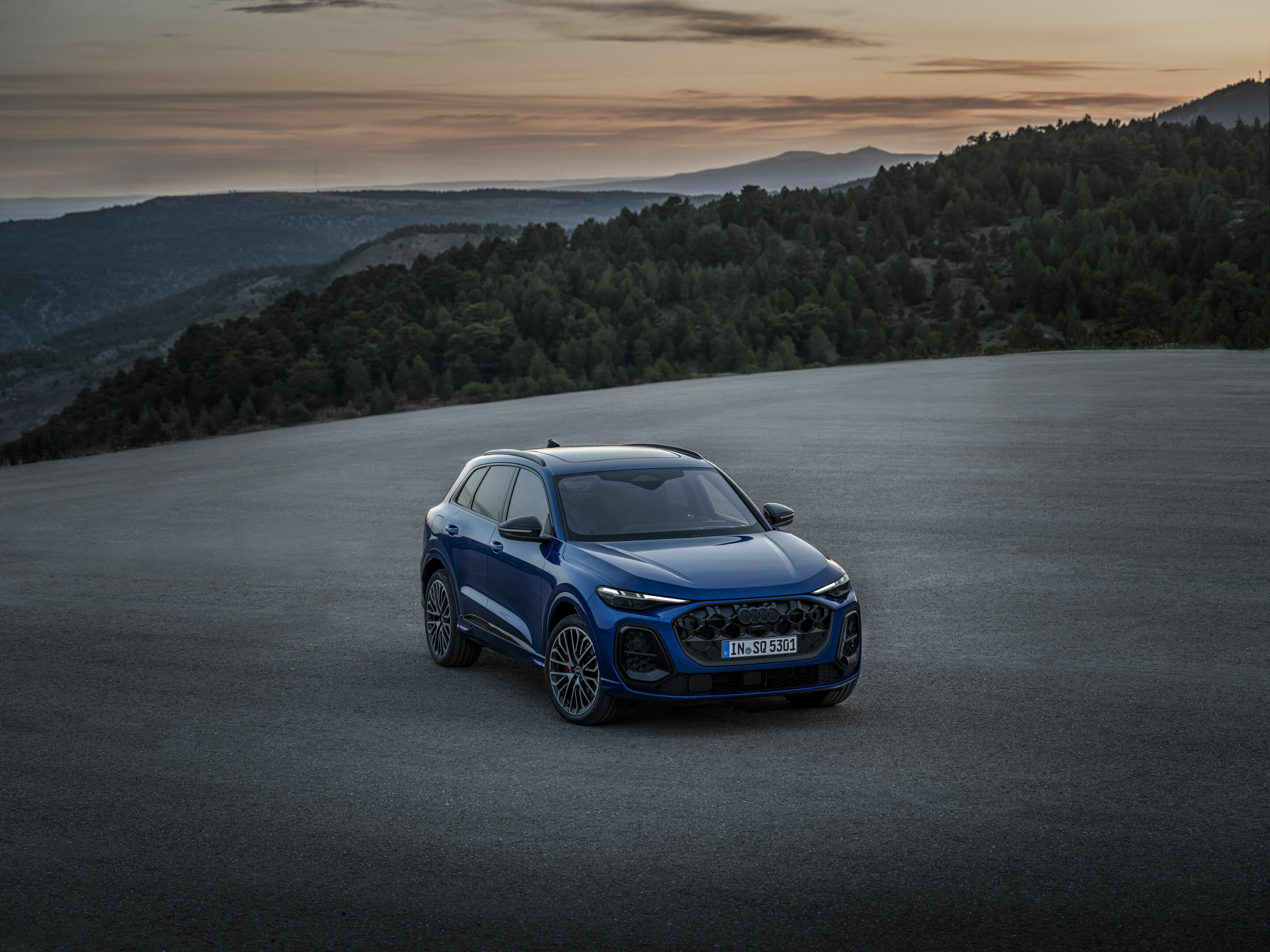 Audi SQ5 TFSI - Static photo, 
Colour: Ultra blue metallic