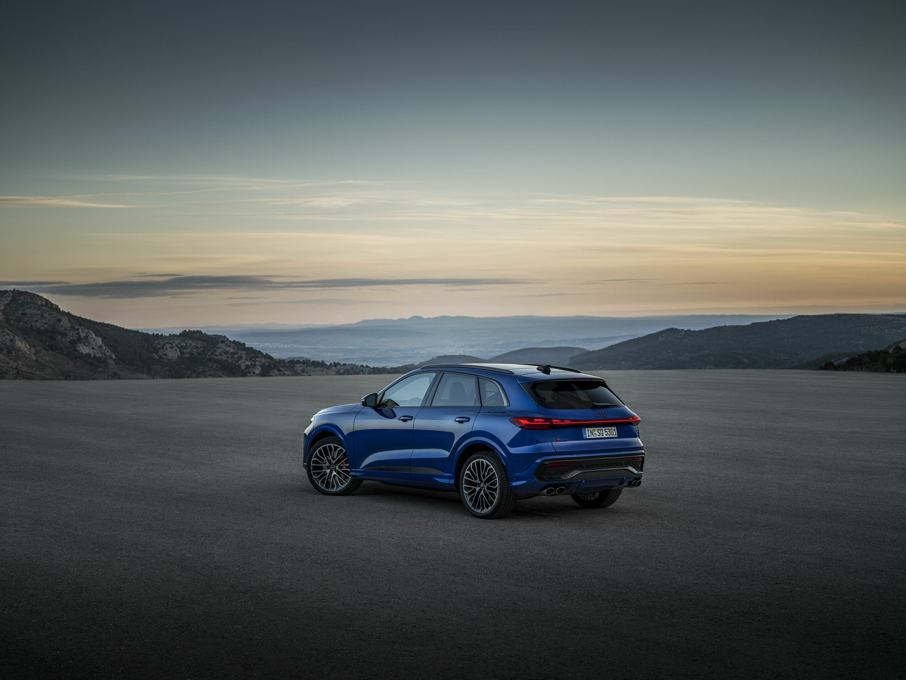 Audi SQ5 TFSI - Static photo, 
Colour: Ultra blue metallic