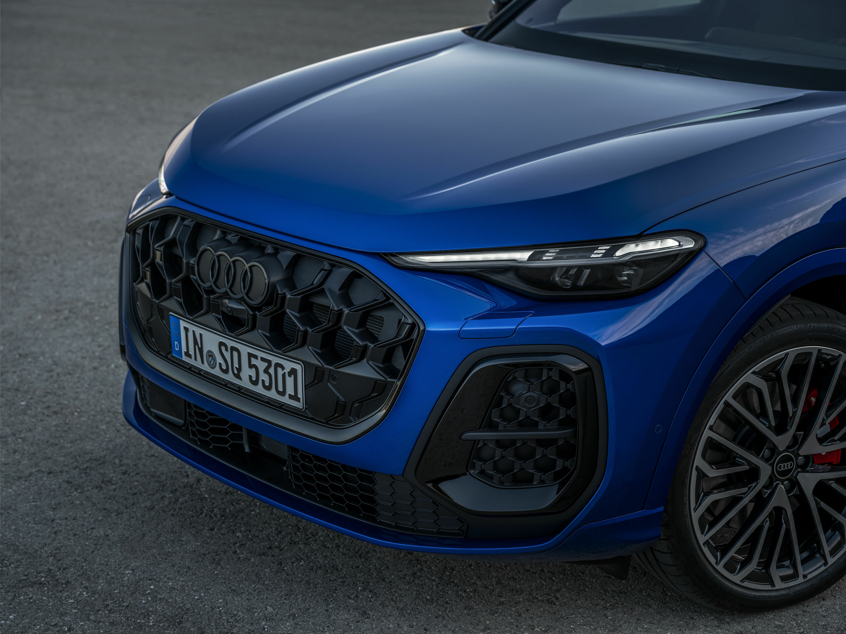 Audi SQ5 TFSI - Detail, 
Farbe: Ultrablau Metallic
