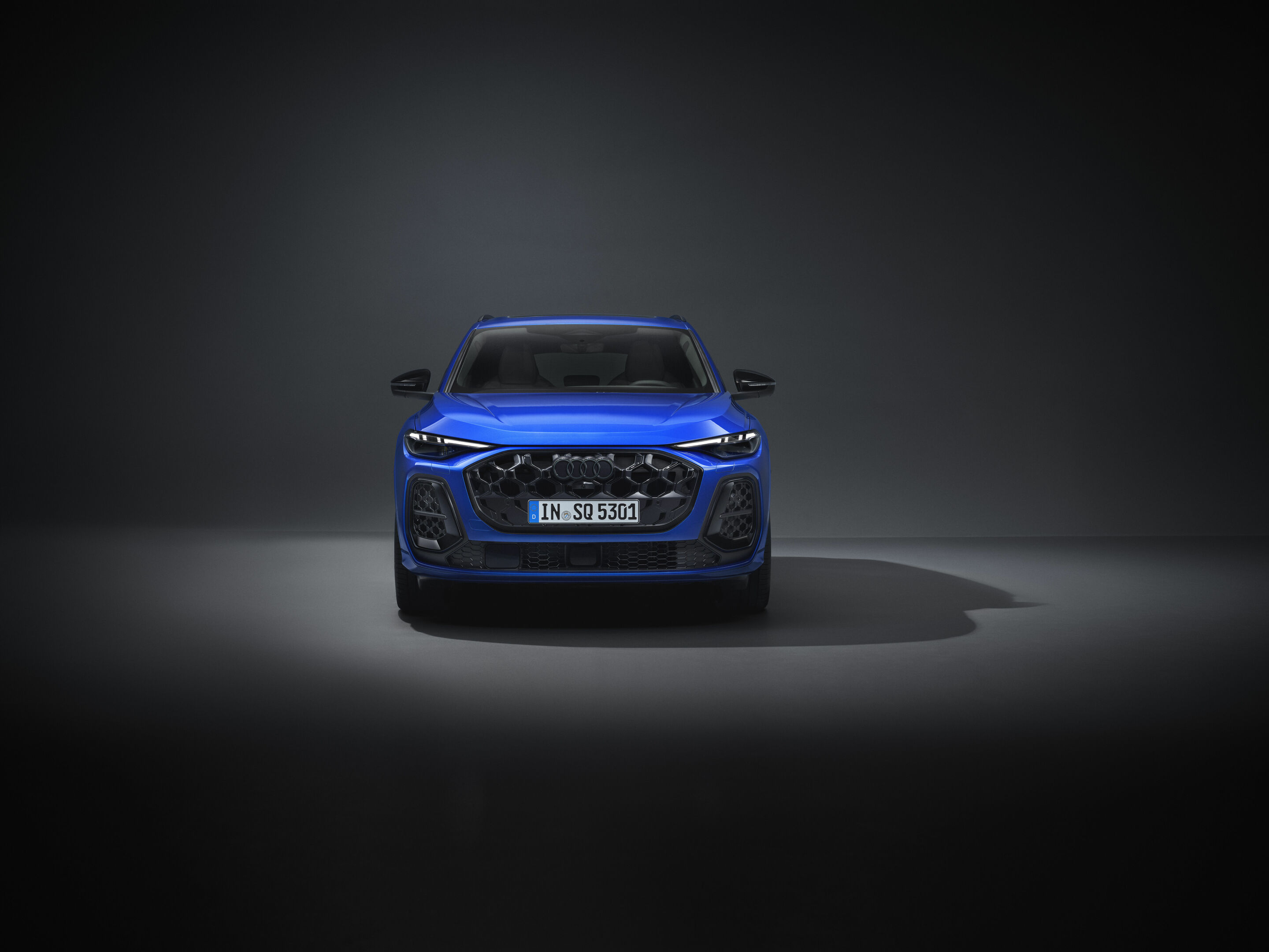 Audi SQ5 TFSI - Static photo, 
Colour: Ultra blue metallic