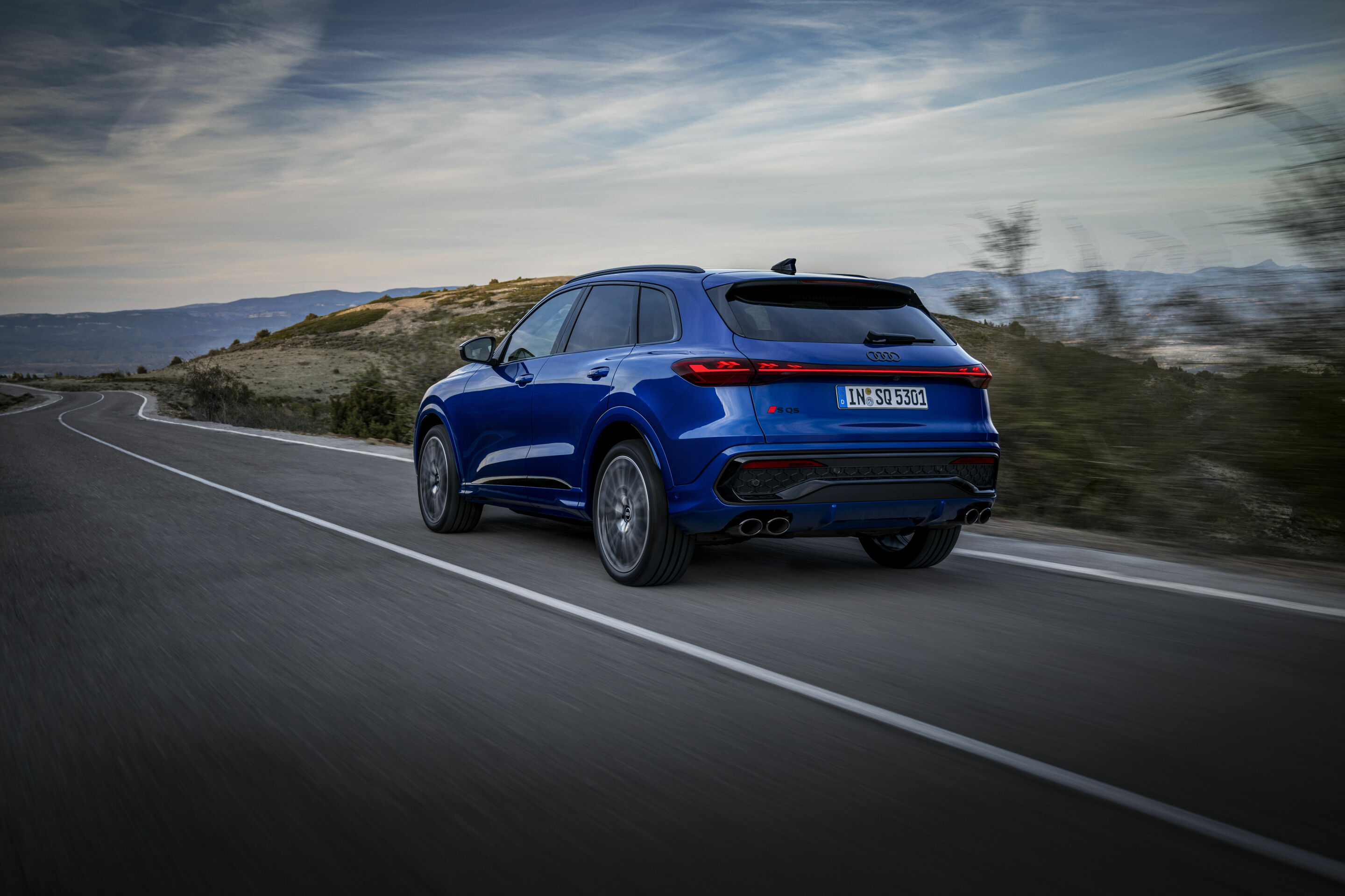 Audi SQ5 TFSI - Dynamic photo, 
Colour: Ultra blue metallic