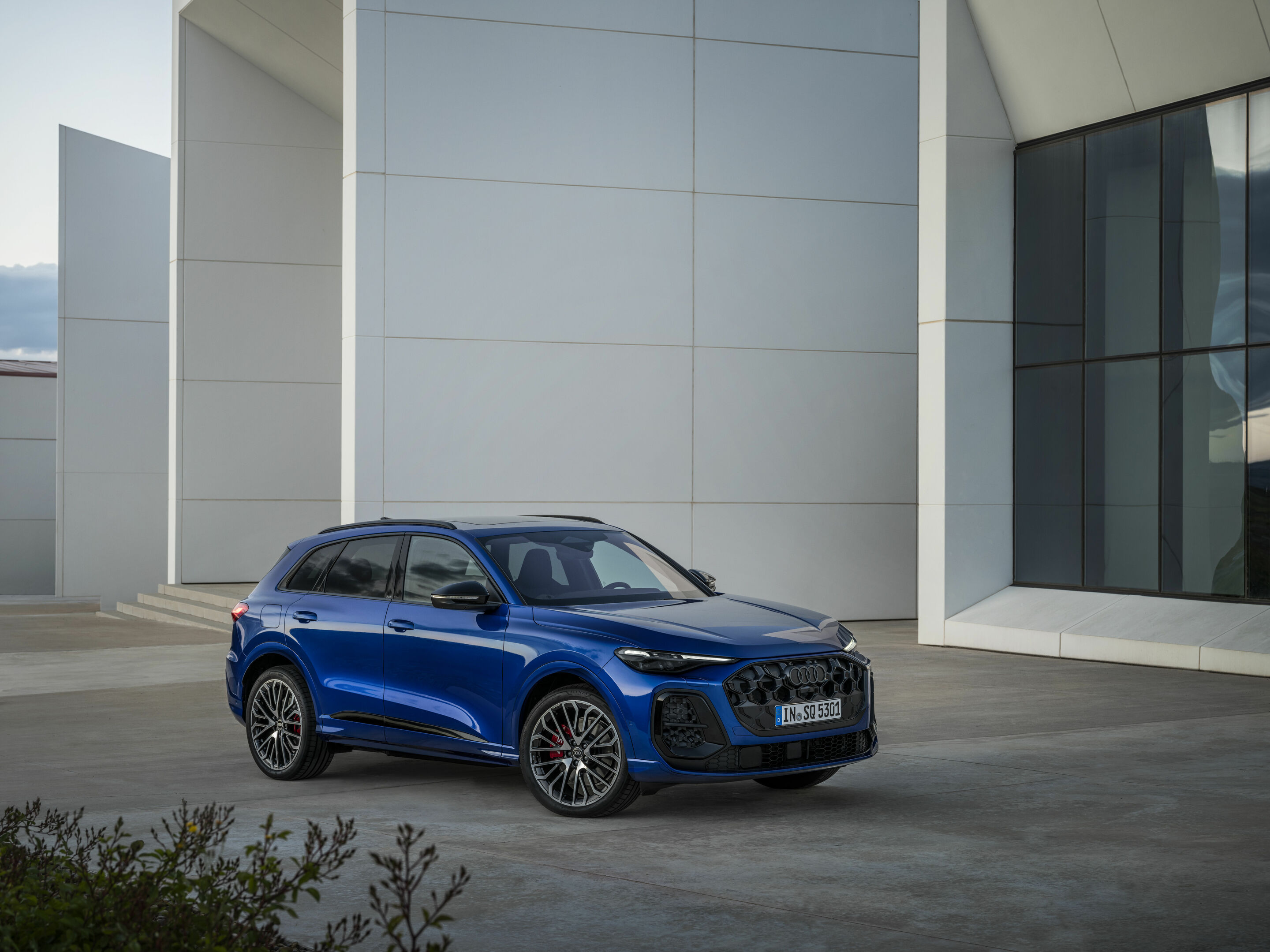 Audi SQ5 TFSI - Static photo, 
Colour: Ultra blue metallic