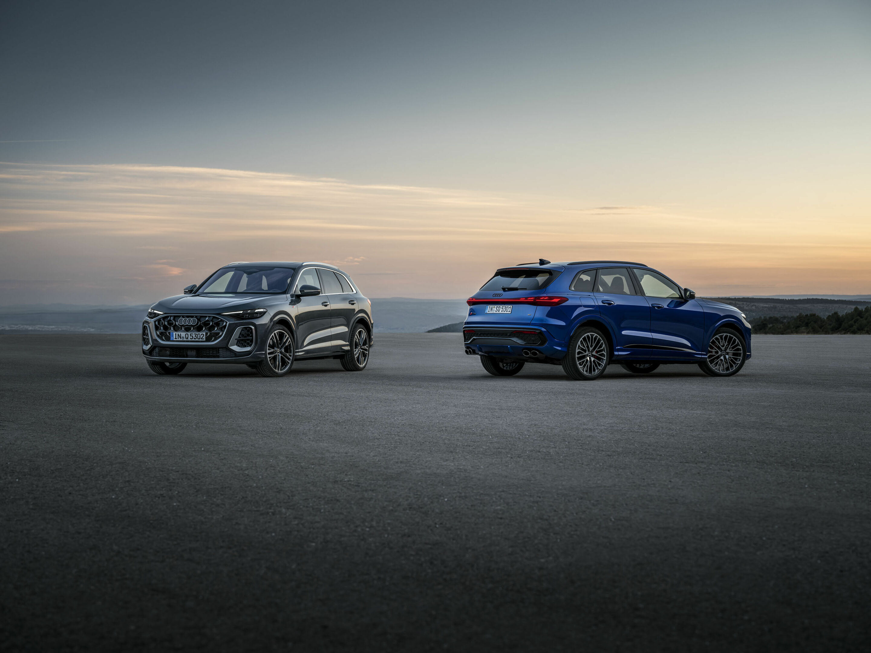 Audi Q5 SUV / Audi SQ5 TFSI - first SUV model on the Premium Platform Combustion ( PPC ) - Static photo,
Colour: Tambora grey metallic
Colour: Ultra blue metallic