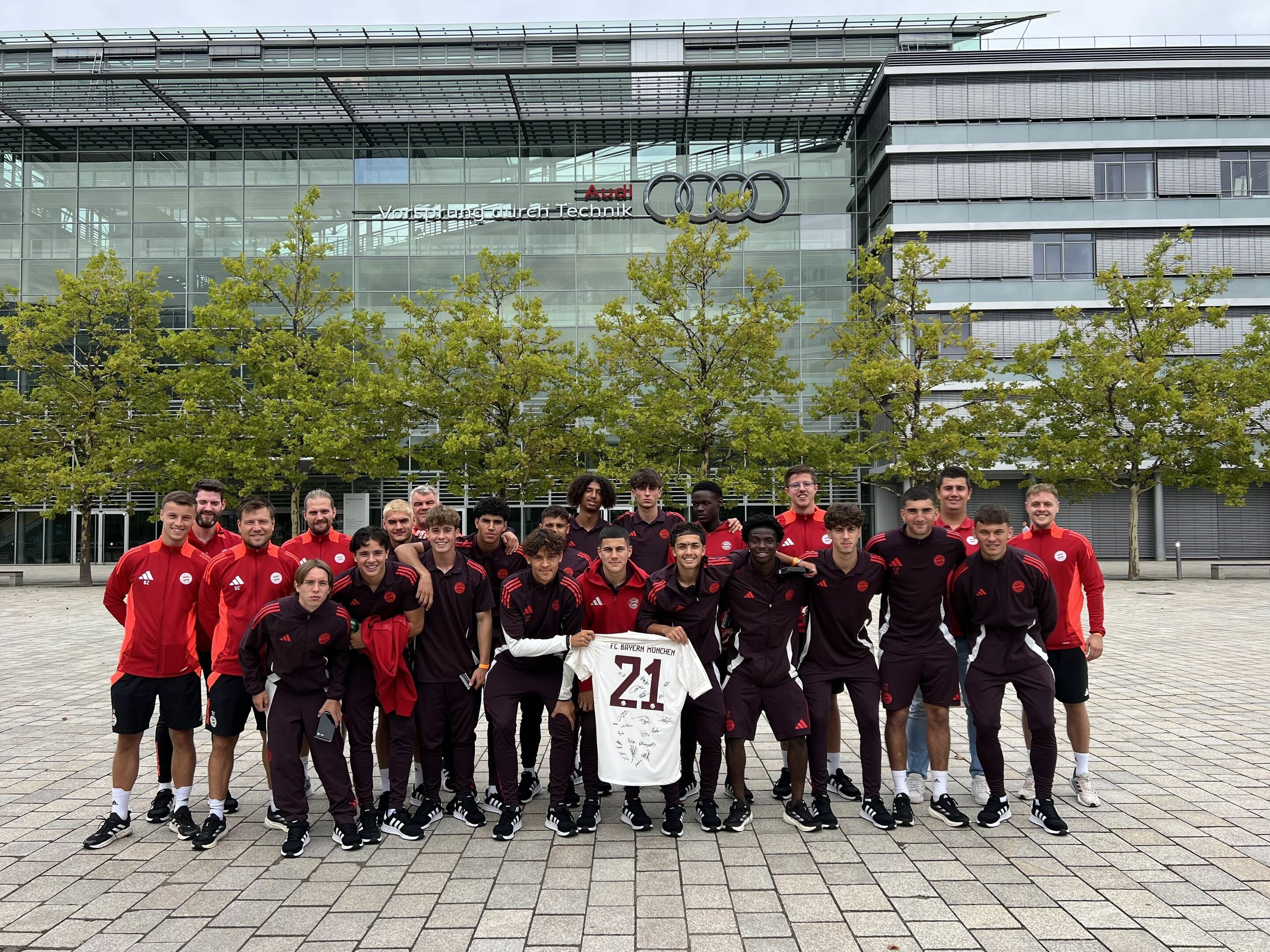 FC Bayern Munich U19 team visits Ingolstadt - The FC Bayern Munich U19 team visited the Audi Forum Ingolstadt with their coaching team on September 2, 2024 and took part in a factory tour.