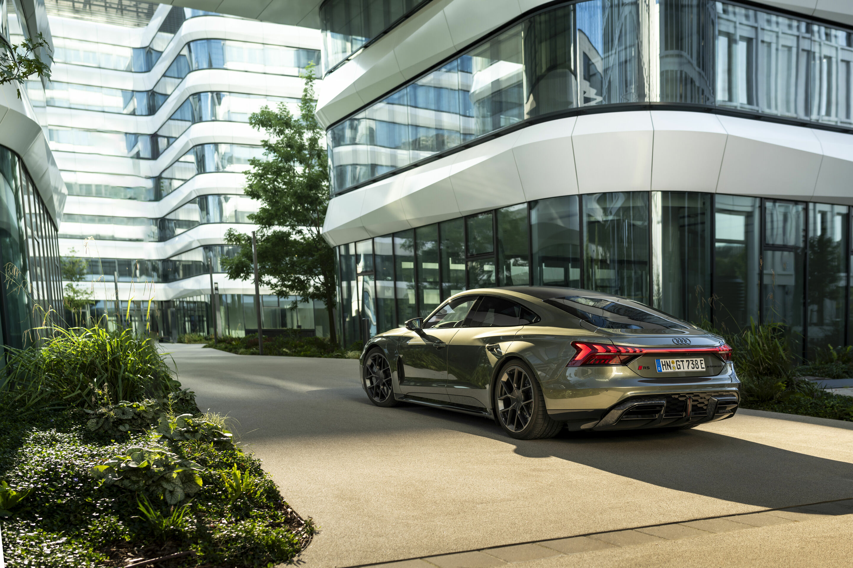 Audi RS e-tron GT performance - Standaufnahme,
Farbe: Oakgrün Metallic, Individuallackierung Audi exclusive