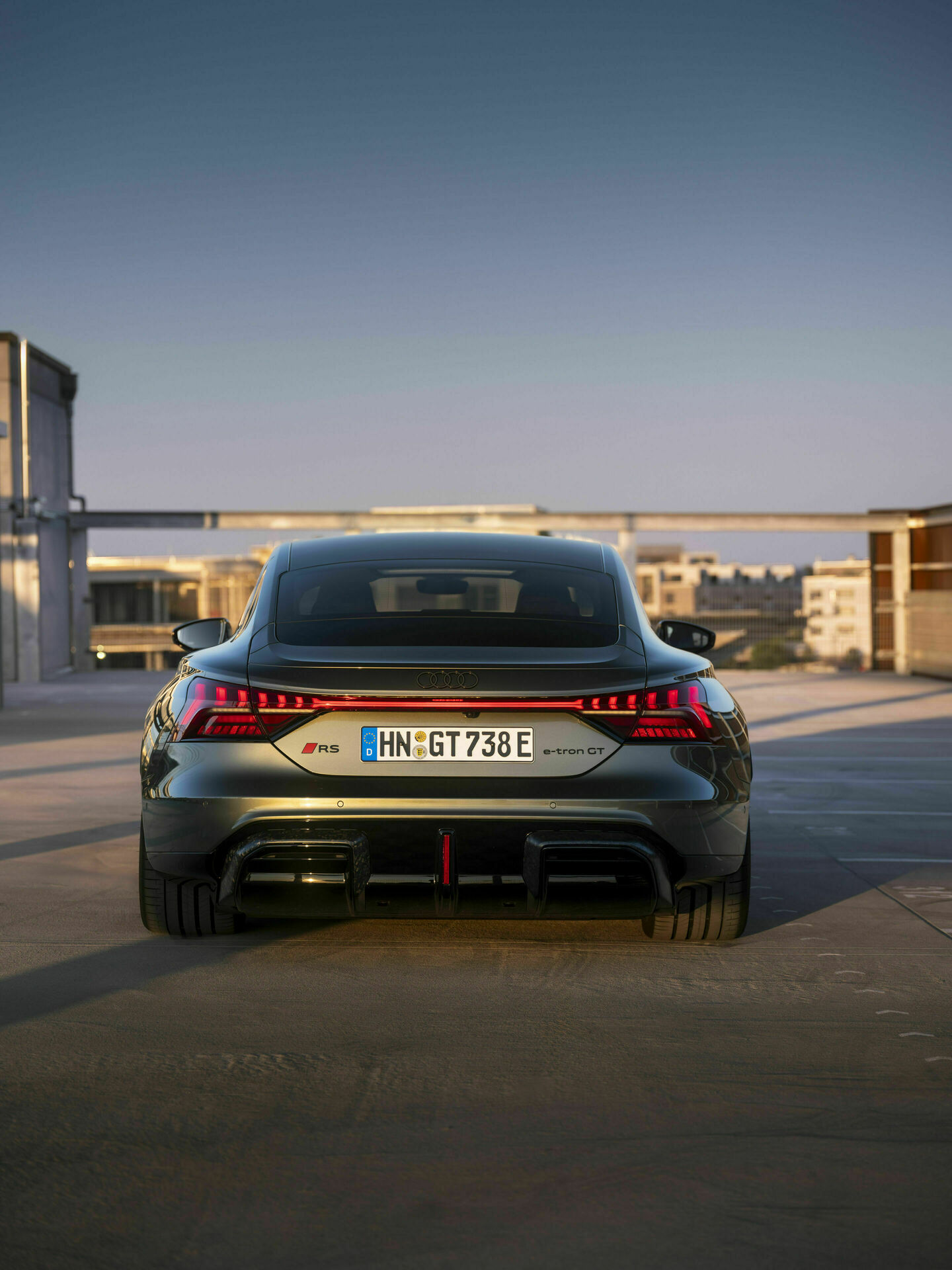 Audi RS e-tron GT performance, Static photo,
color: Oak green metallic, customized paint finish, Audi exclusive