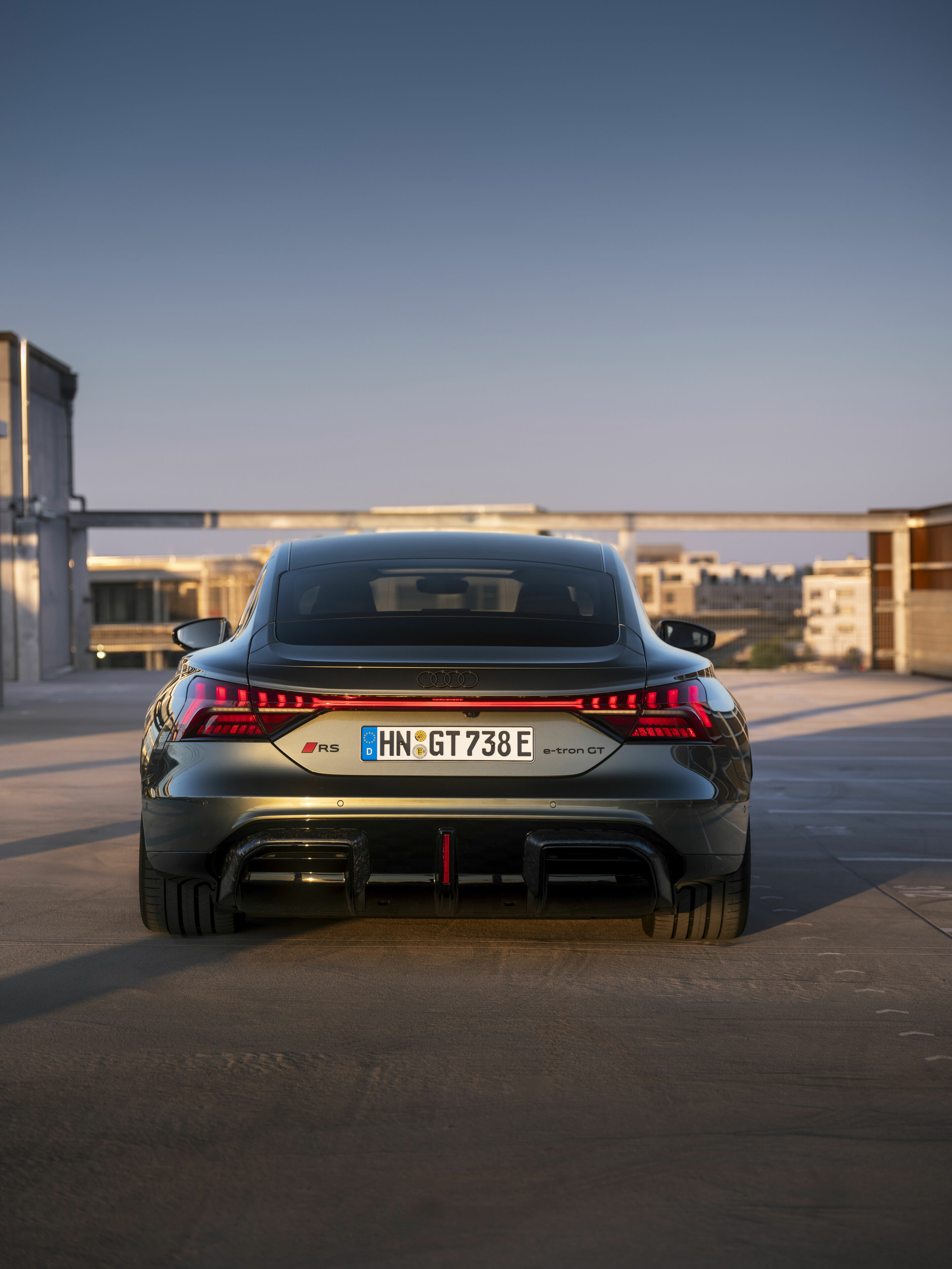 Audi RS e-tron GT performance - Standaufnahme,
Farbe: Oakgrün Metallic, Individuallackierung Audi exclusive