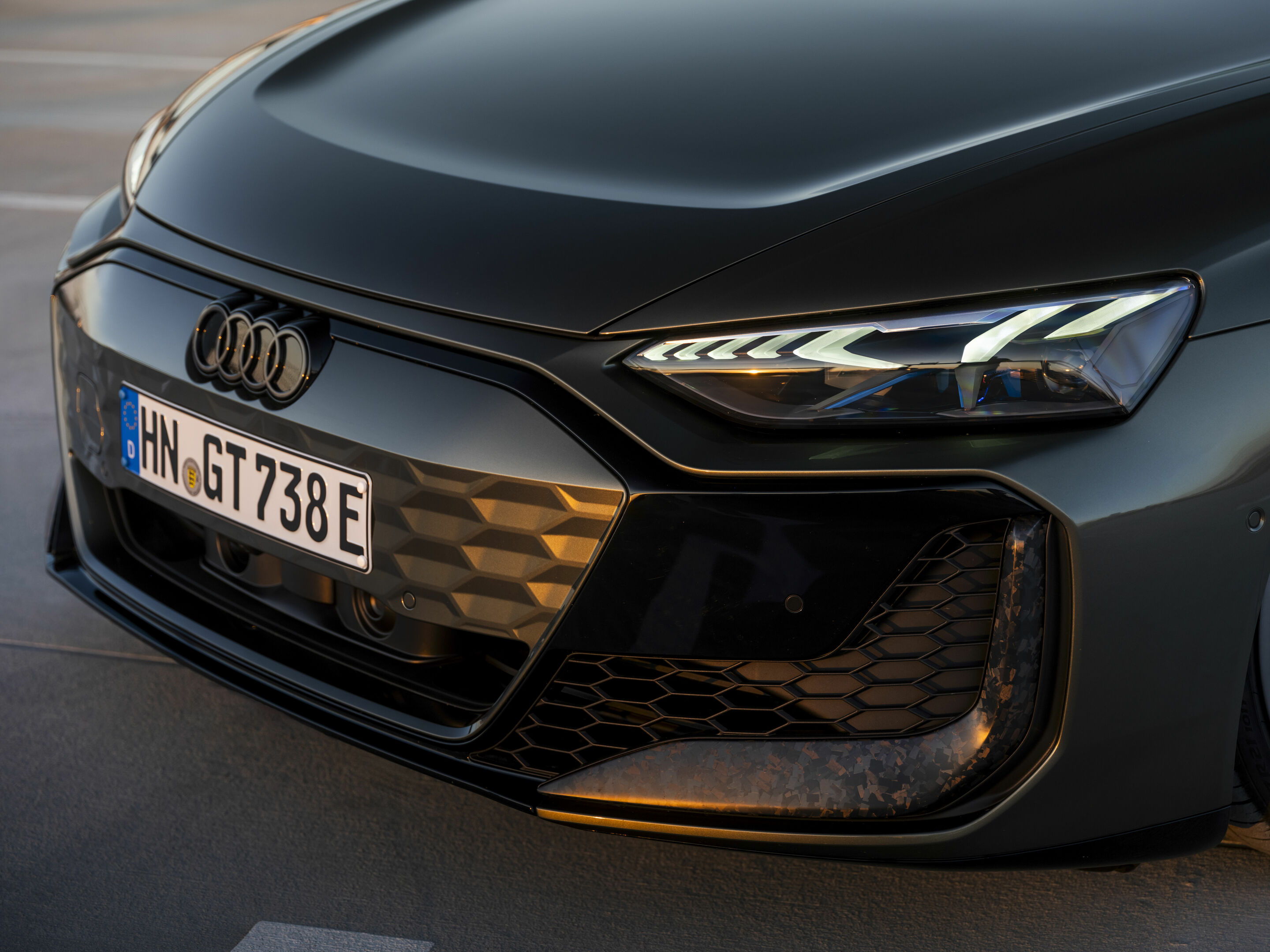Audi RS e-tron GT performance - Detail,
Farbe: Oakgrün Metallic, Individuallackierung Audi exclusive
