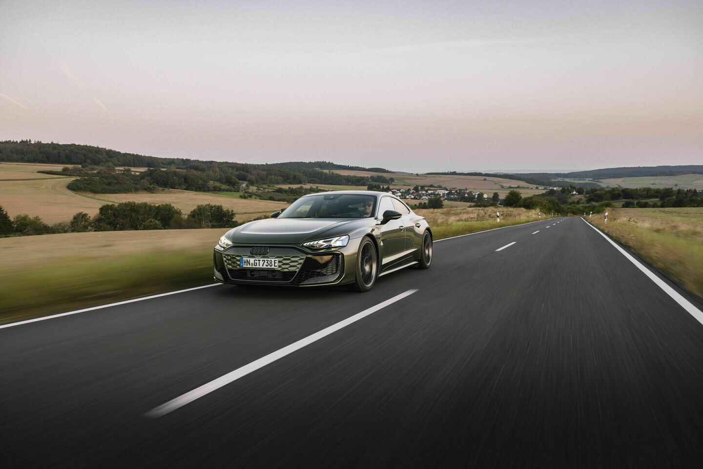 Audi RS e-tron GT performance, Dynamic photo,
color: Oak green metallic, customized paint finish, Audi exclusive