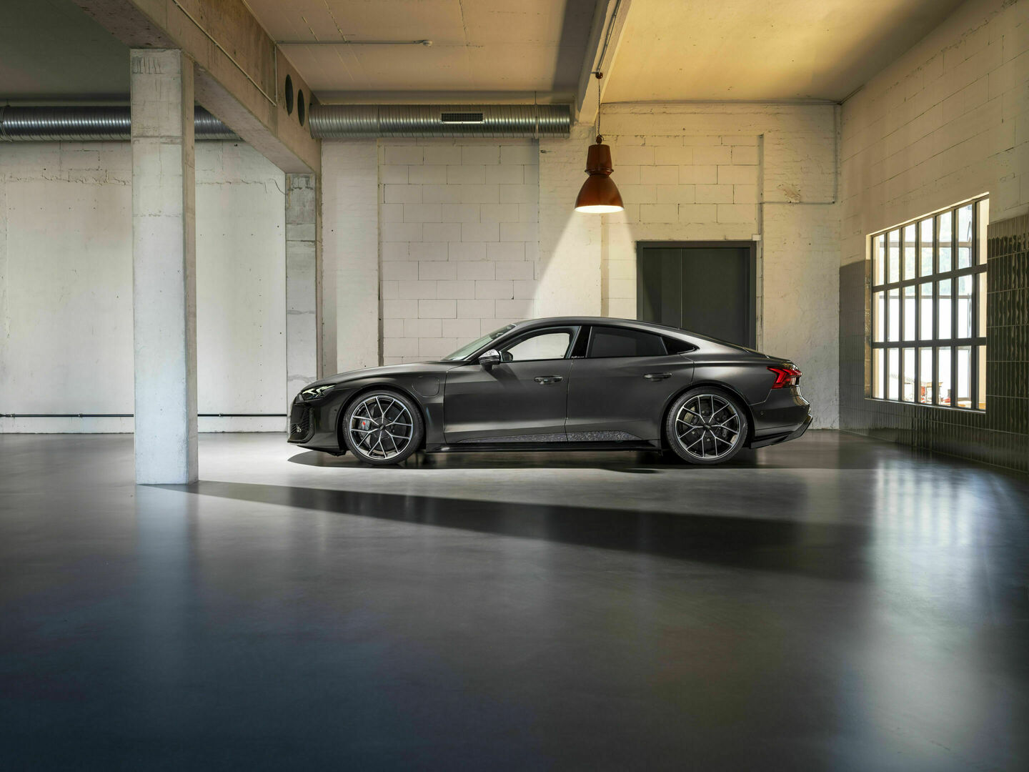 Audi RS e-tron GT performance, Static photo,
color: Arabica grey metallic, customized paint finish, Audi exclusive