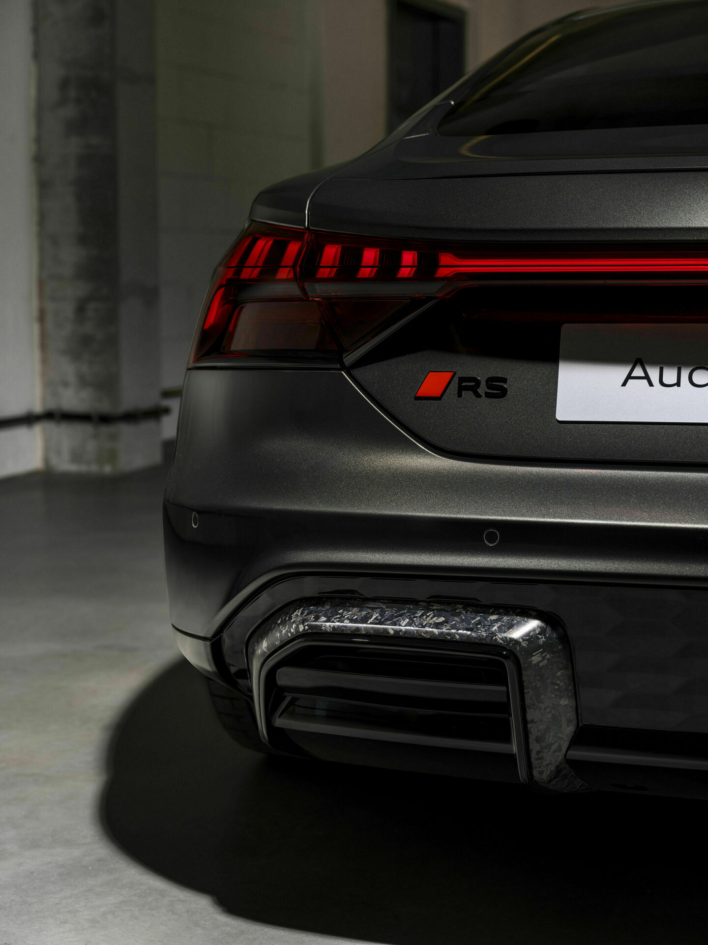 Audi RS e-tron GT performance, Detail,
color: Arabica grey metallic, customized paint finish, Audi exclusive