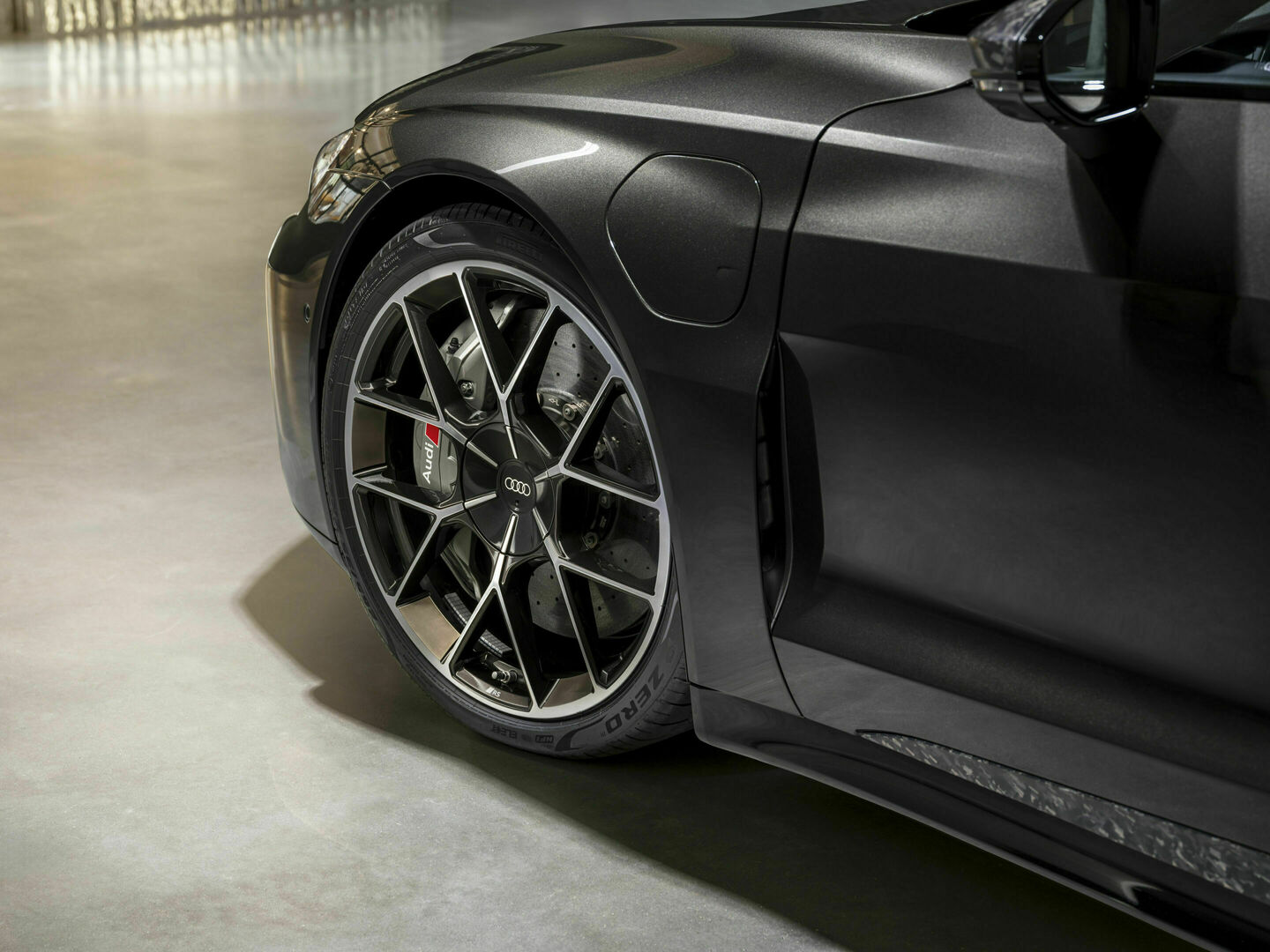 Audi RS e-tron GT performance, Detail,
color: Arabica grey metallic, customized paint finish, Audi exclusive