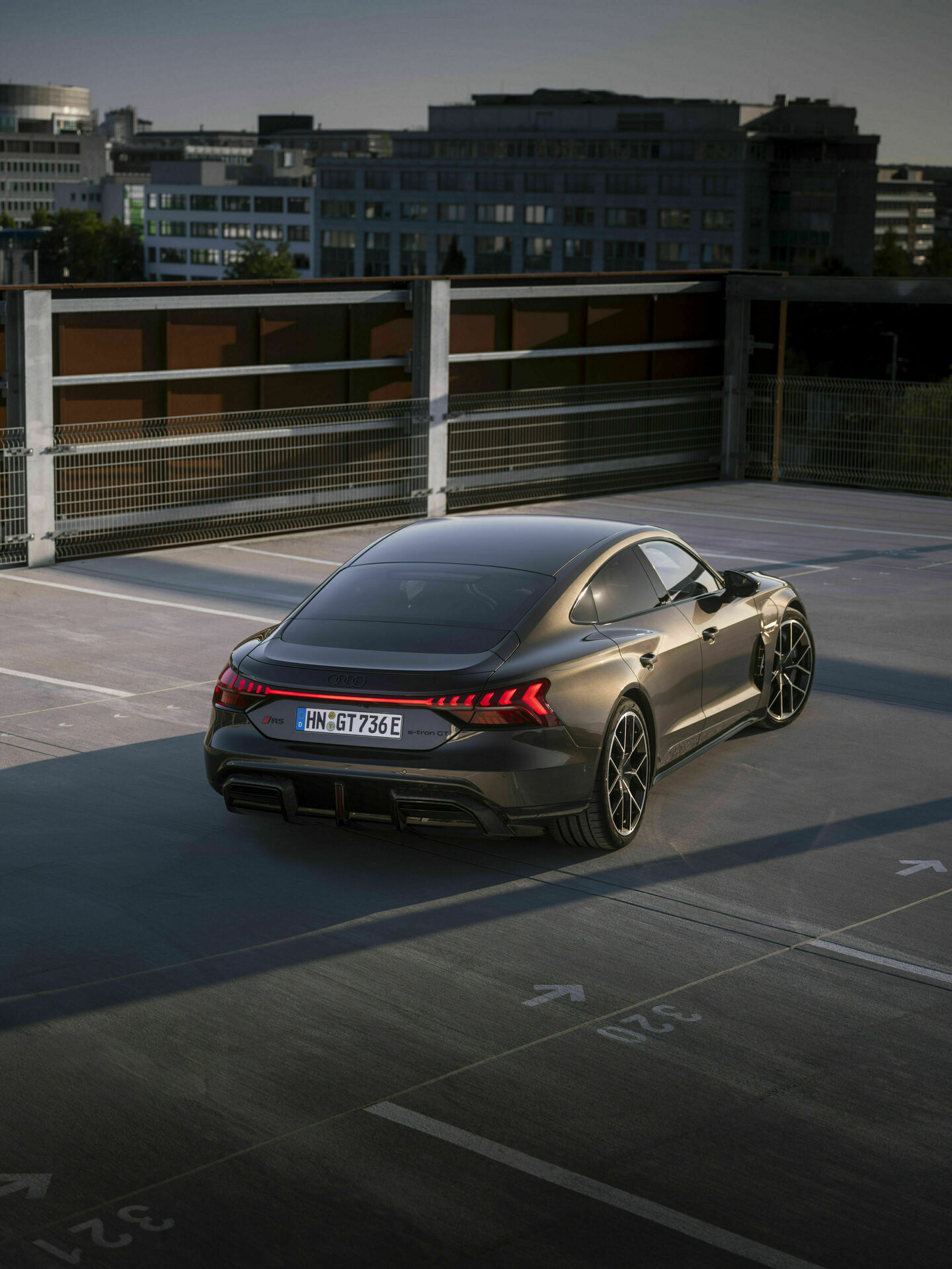 Audi RS e-tron GT performance, Static photo,
color: Arabica grey metallic, customized paint finish, Audi exclusive