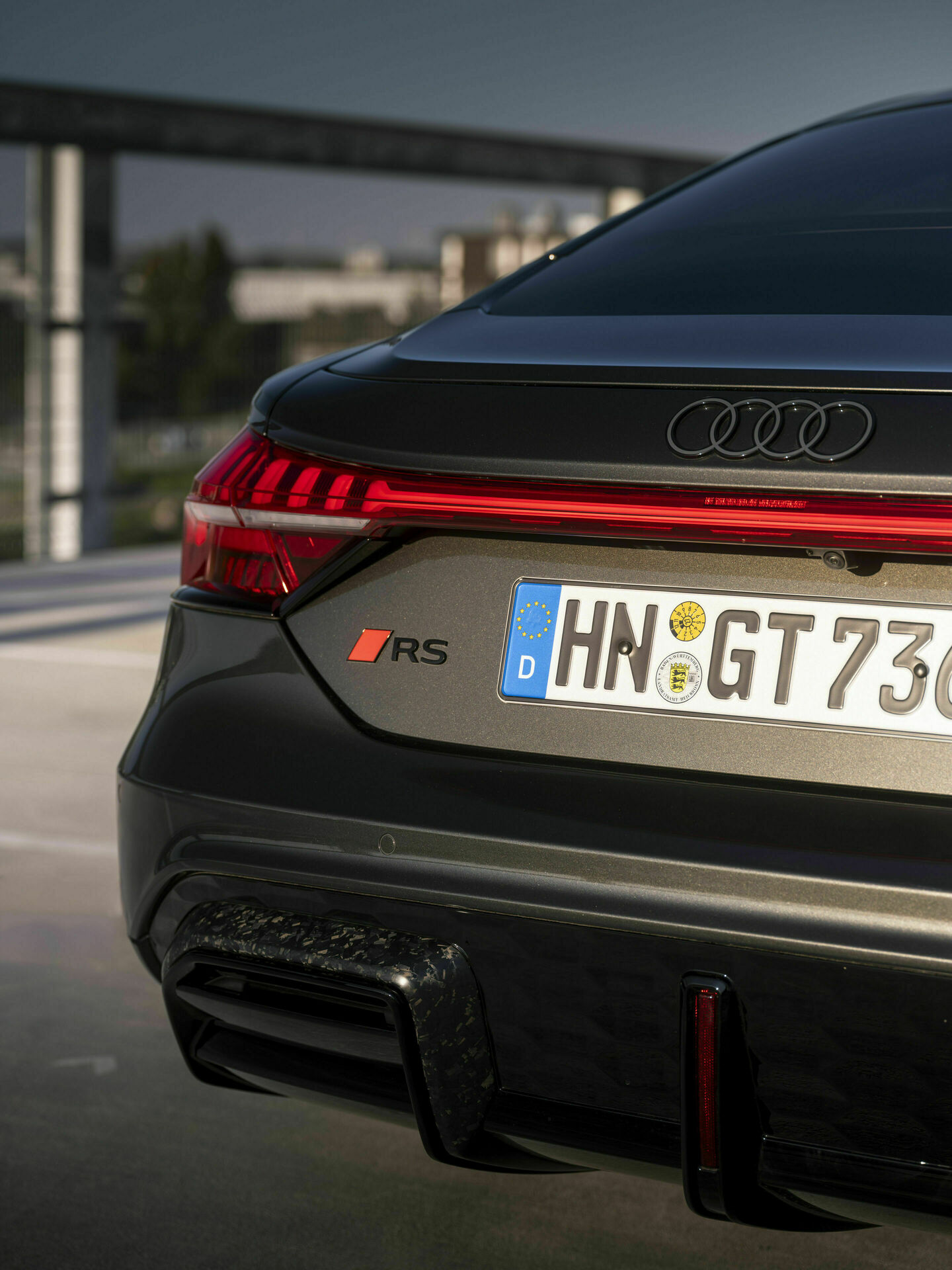 Audi RS e-tron GT performance, Detail,
color: Arabica grey metallic, customized paint finish, Audi exclusive