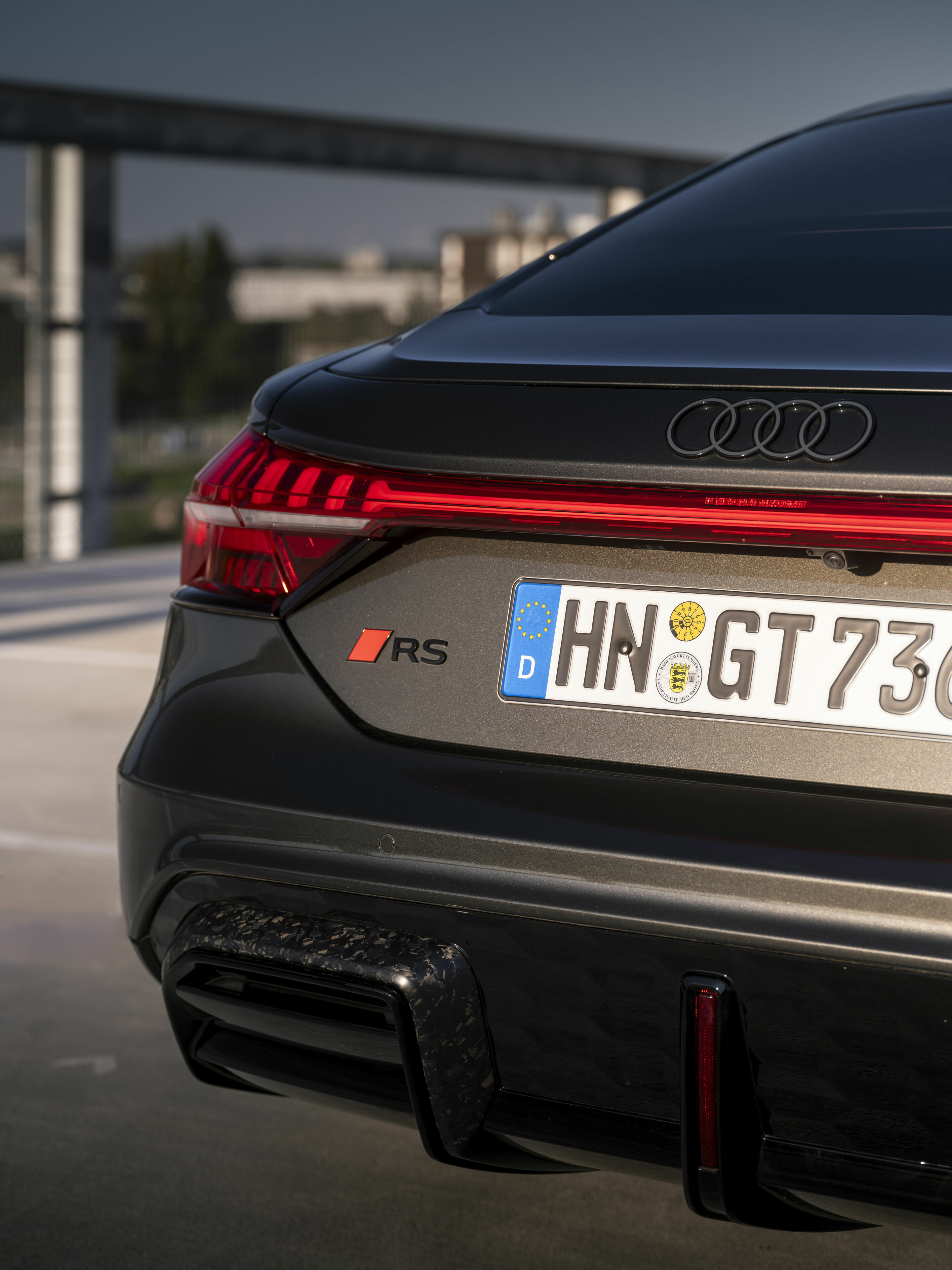 Audi RS e-tron GT performance - Detail,
Farbe: Arabicagrau Metallic, Individuallackierung Audi exclusive